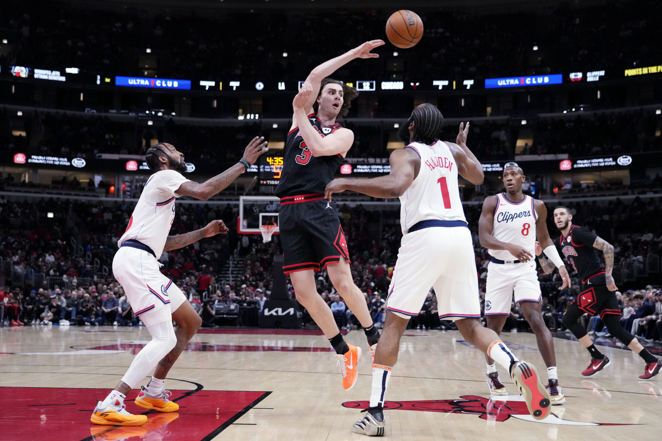 Chicago Bulls guard Josh Giddey (3) passes a ball to...