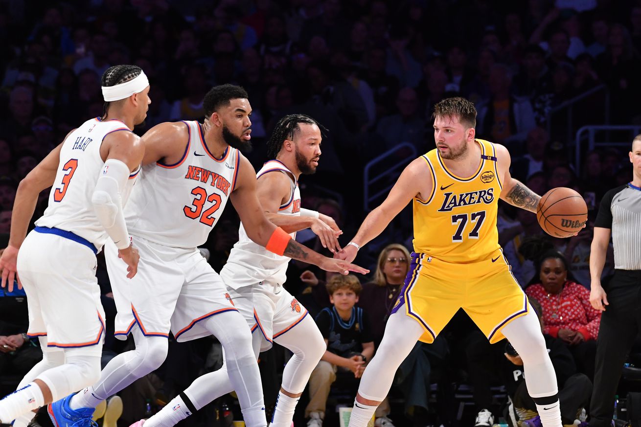 New York Knicks v Los Angeles Lakers