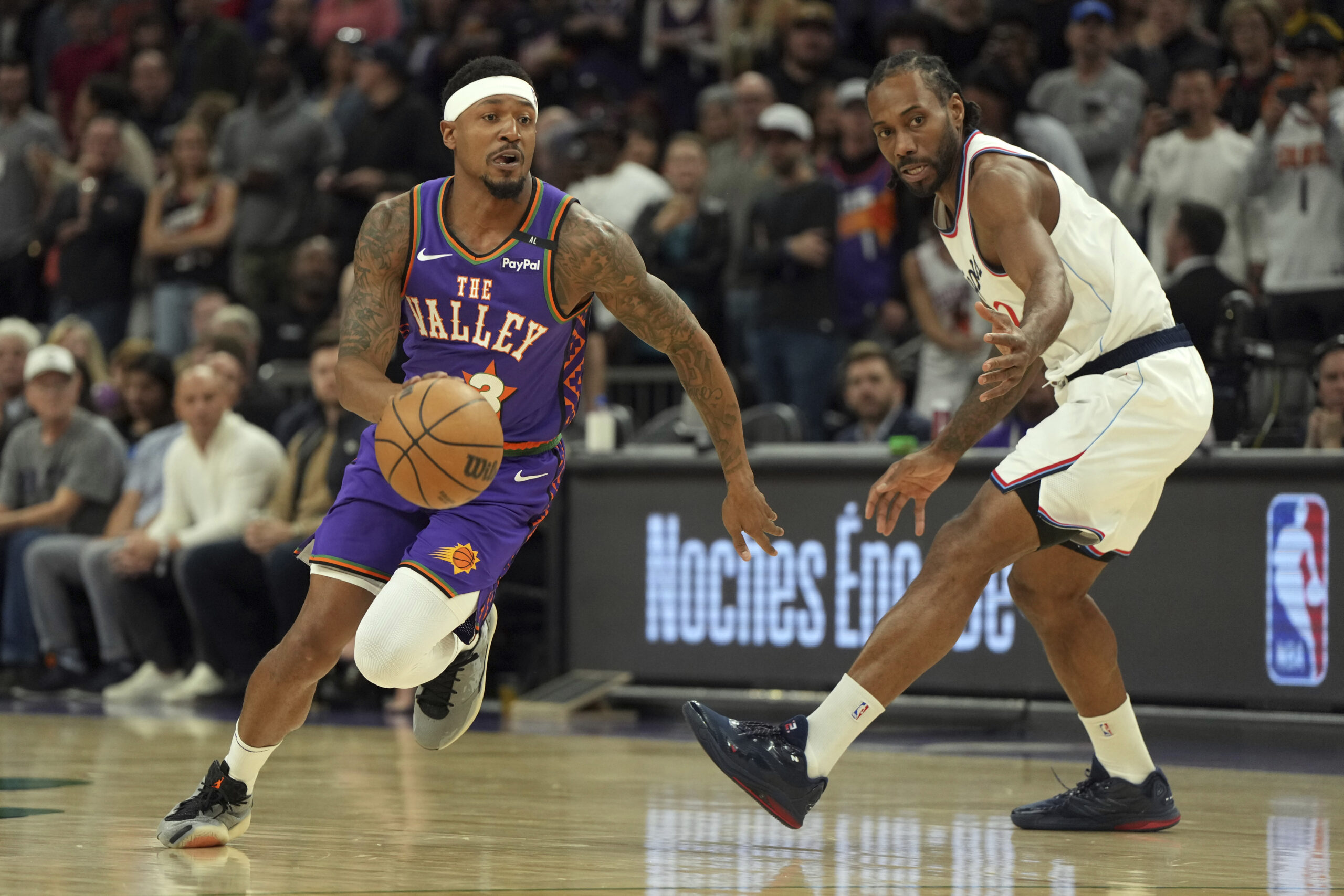 Phoenix Suns guard Bradley Beal (3) drives past Clippers forward...