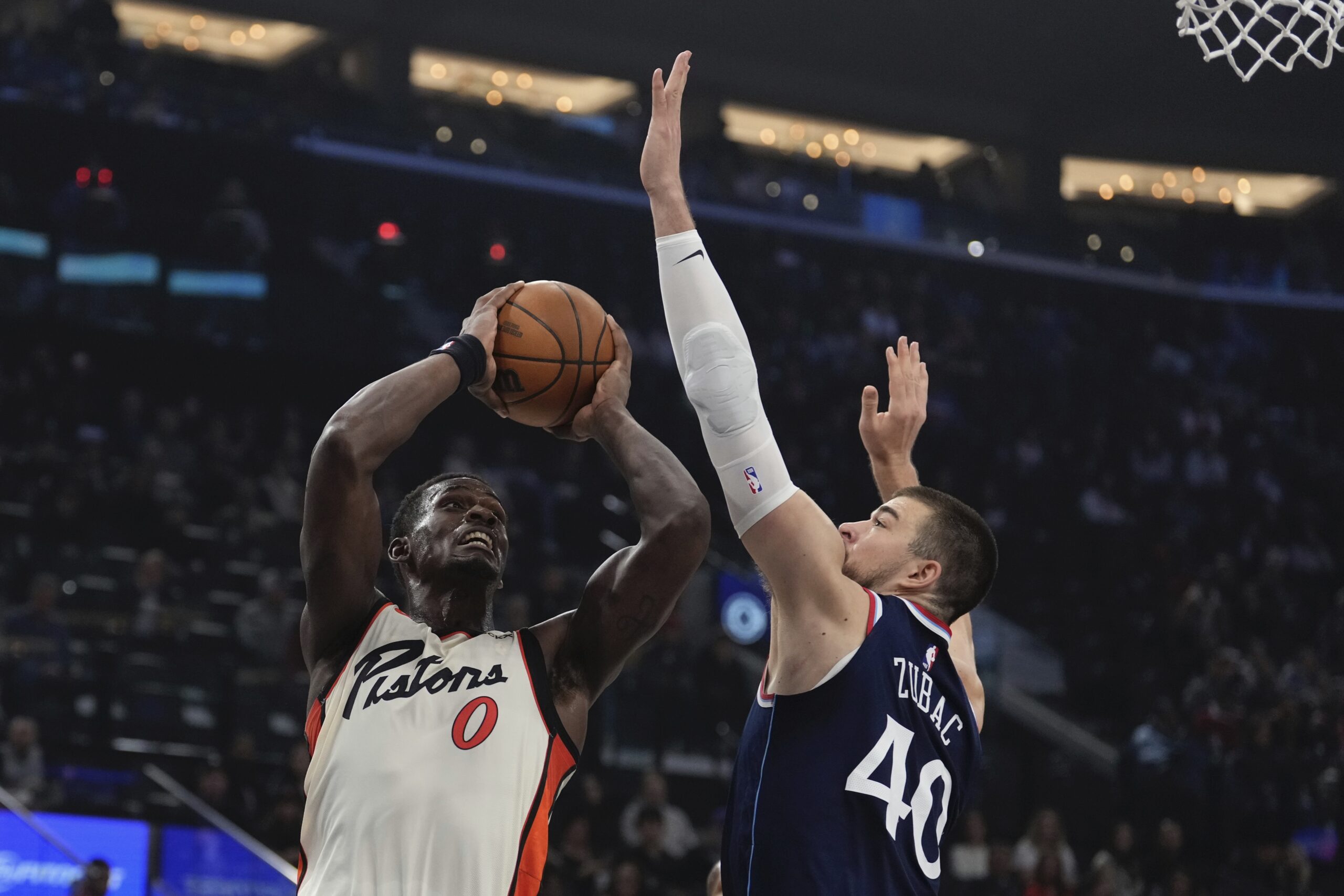 Detroit Pistons center Jalen Duren, left, shoots as Clippers center...