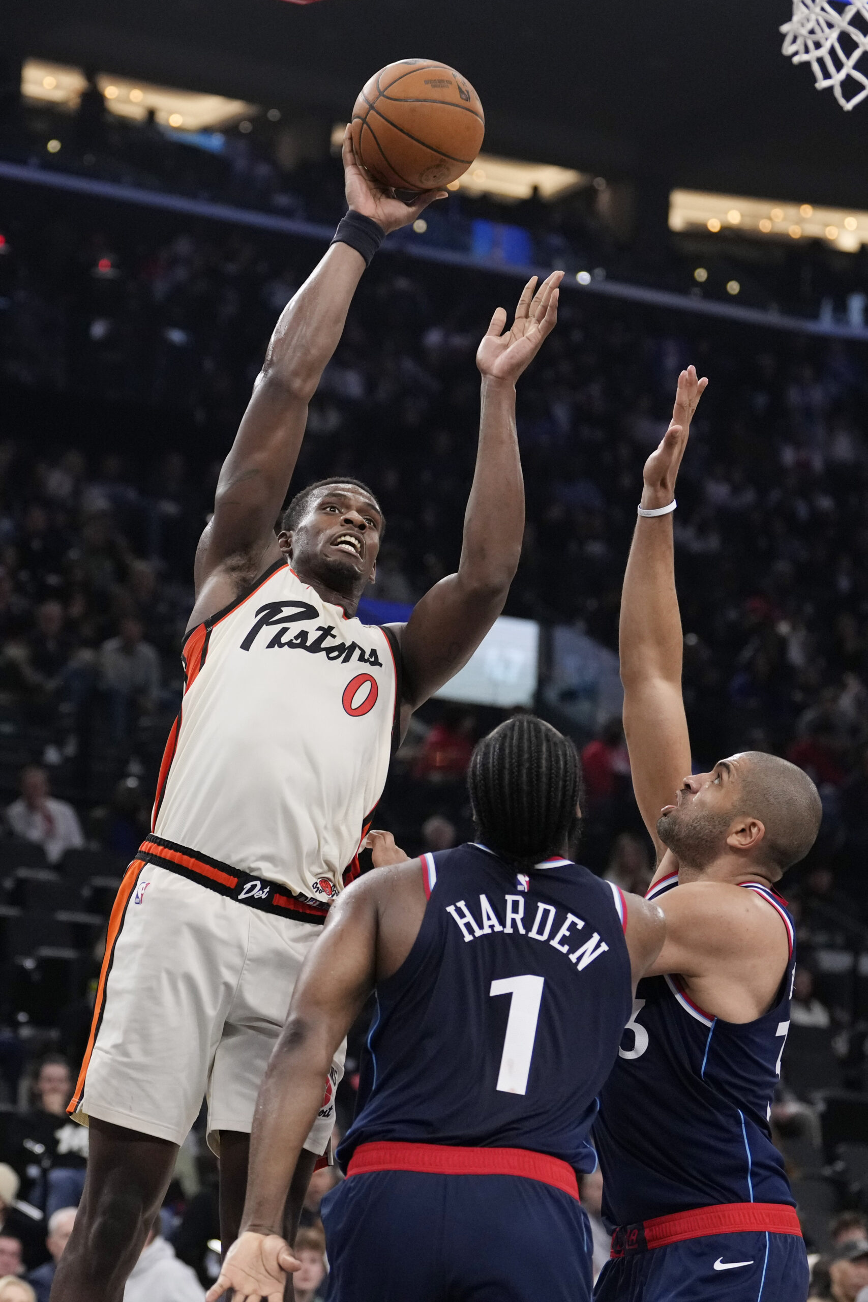 Detroit Pistons center Jalen Duren, left, shoots as Clippers guard...