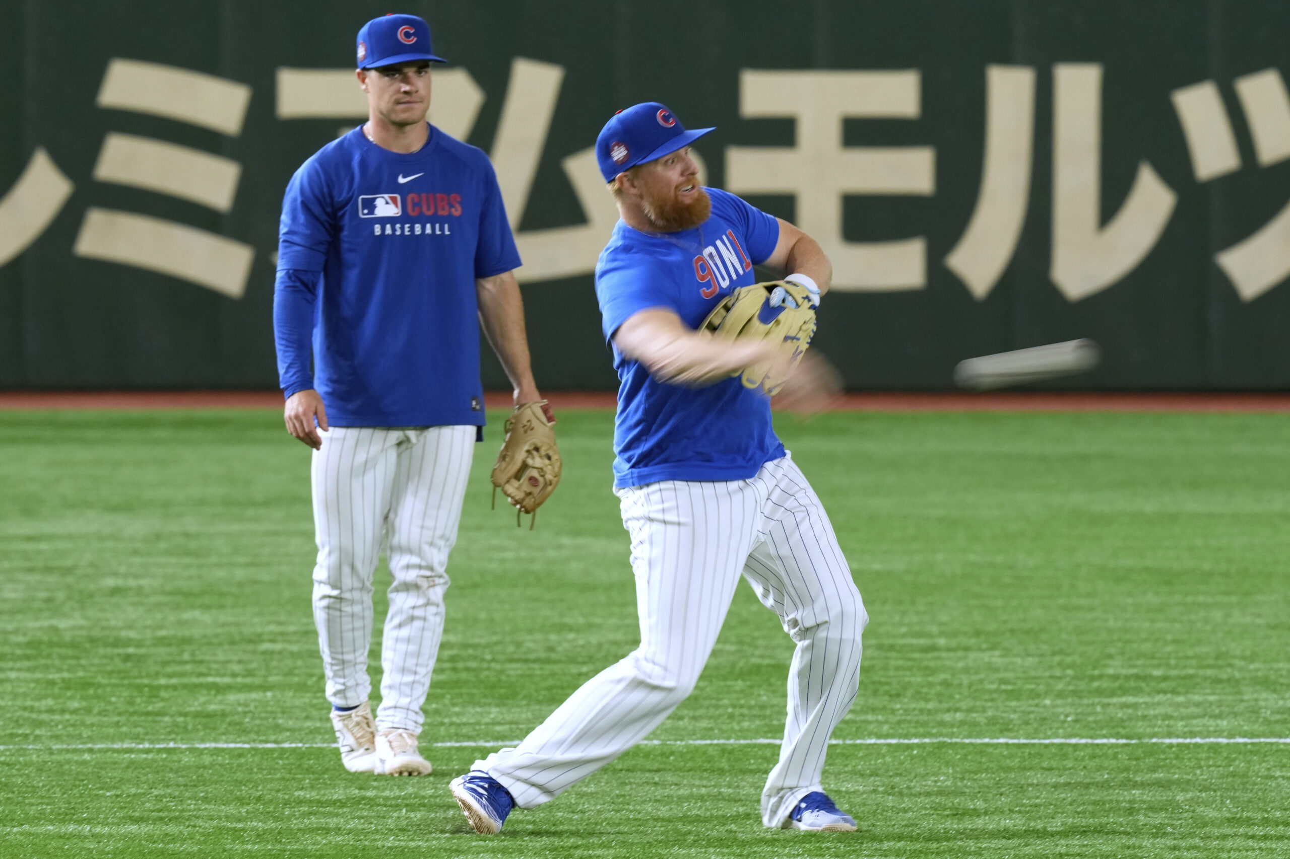 Chicago Cubs infielder Justin Turner fields a ground ball as...