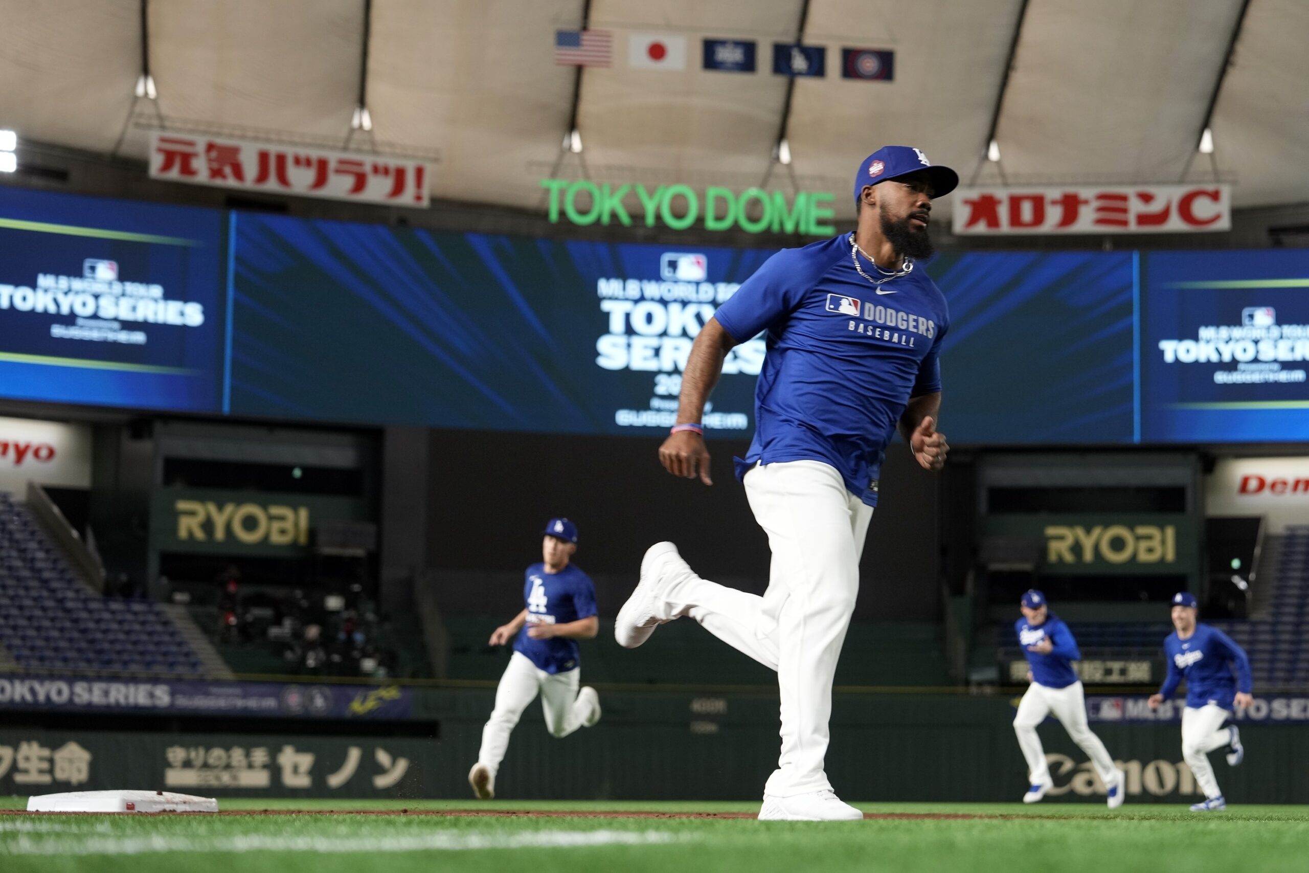 Dodgers outfielder Teoscar Hernández and his teammates warm up during...