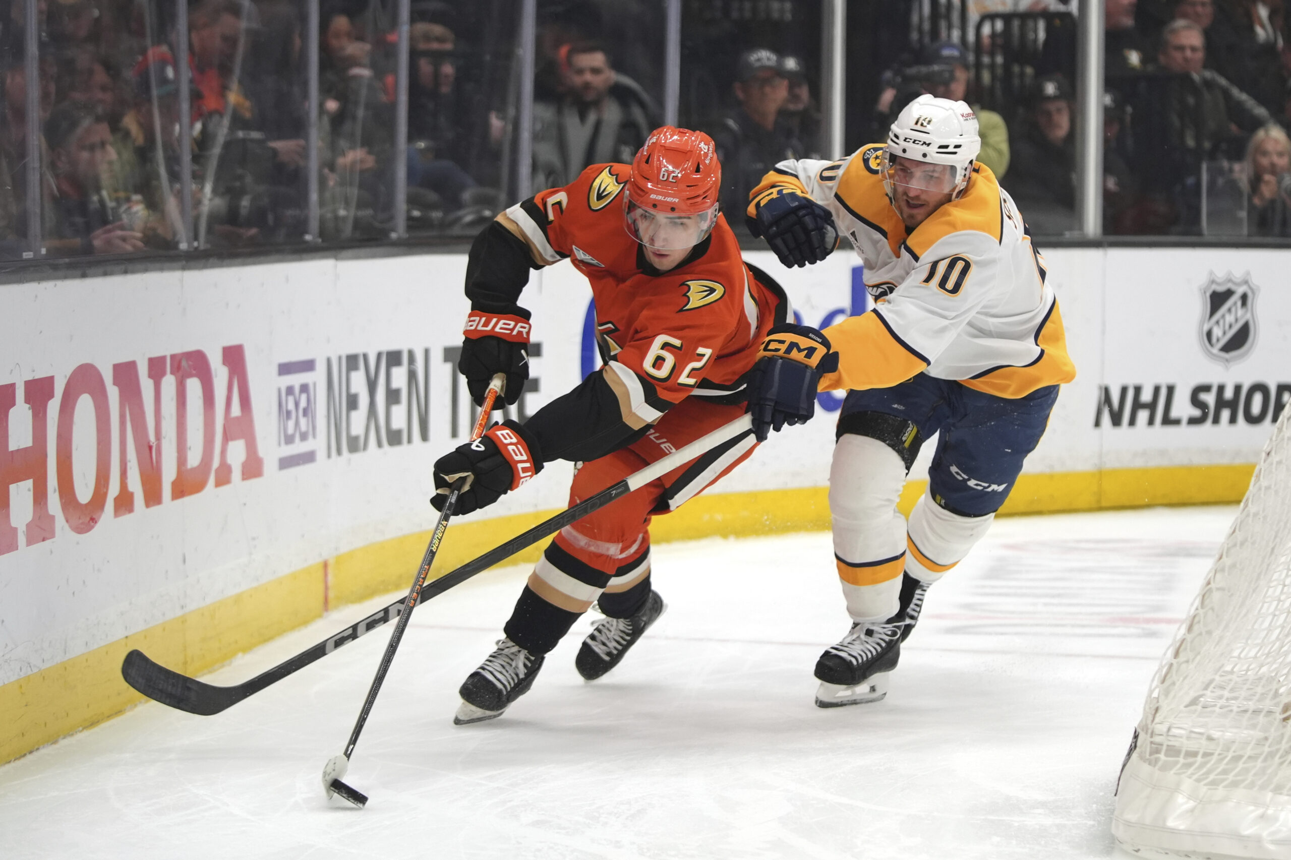 Ducks center Nikita Nesterenko (62) moved the puck under pressure...