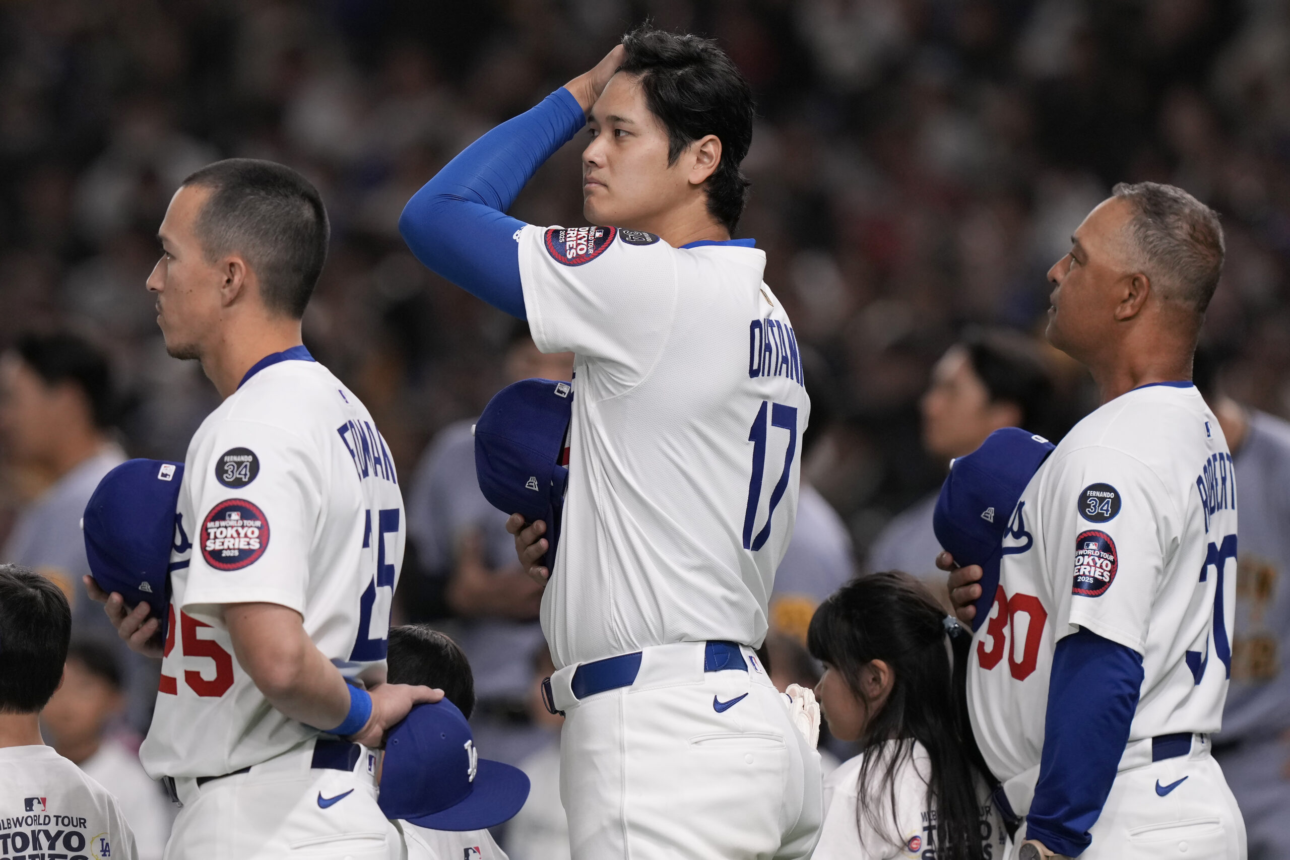 From left, the Dodgers’ Tommy Edman, Shohei Ohtani and Manager...