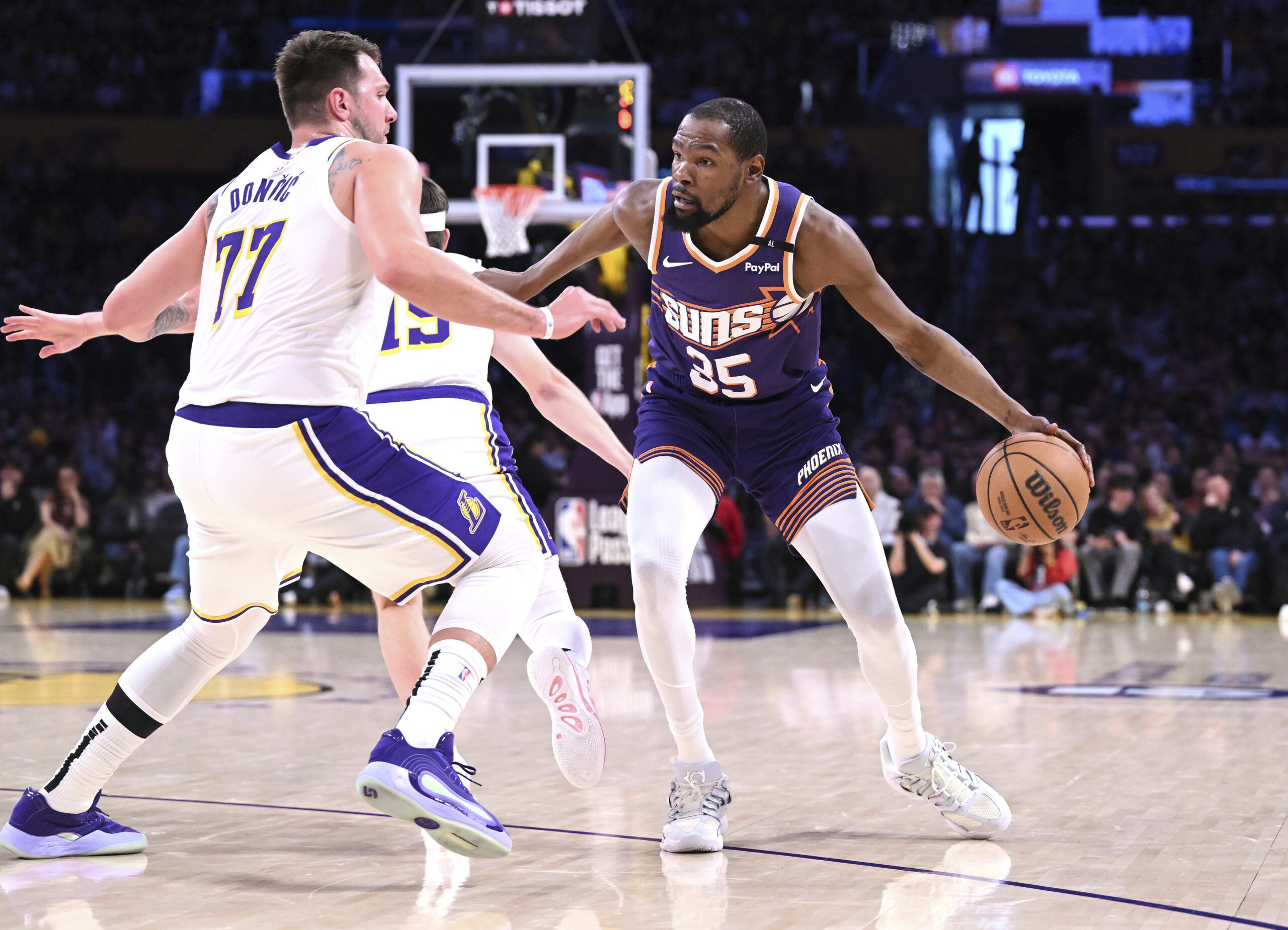 Lakers guard Luka Doncic (77) tries to guard Phoenix Suns...