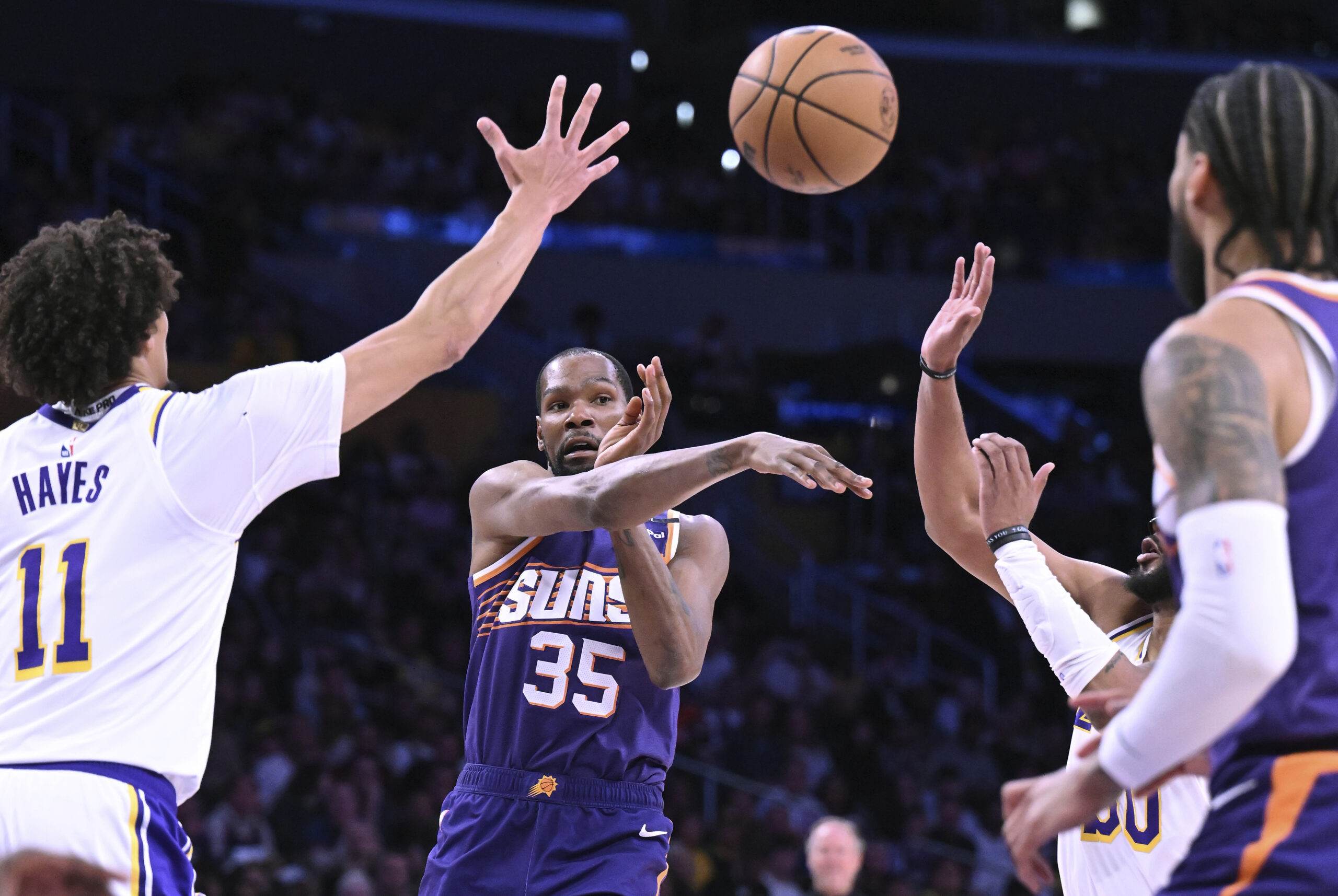 Phoenix Suns forward Kevin Durant (35) gets a pass off...