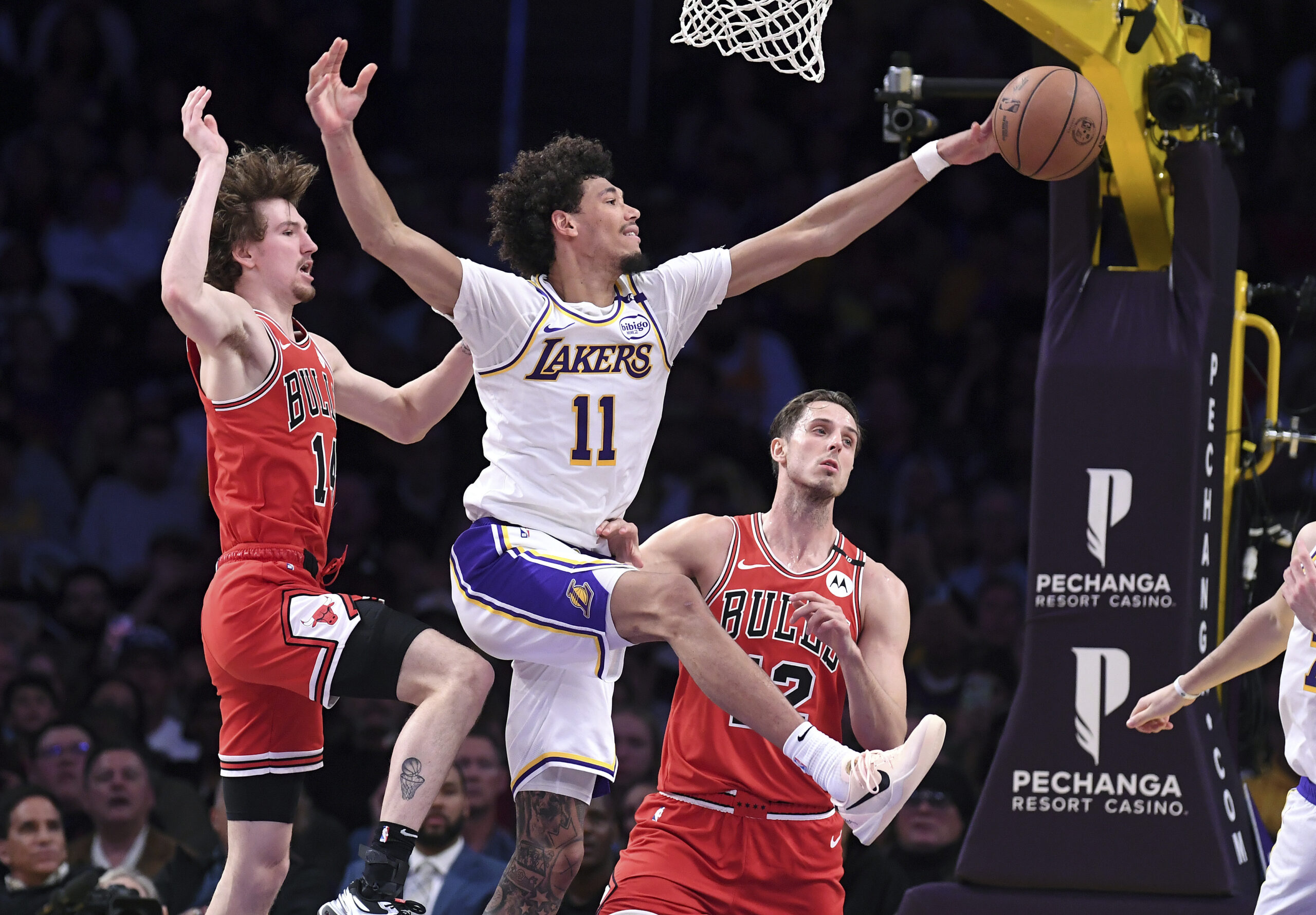 Lakers center Jaxson Hayes (11) battles for a rebound with...