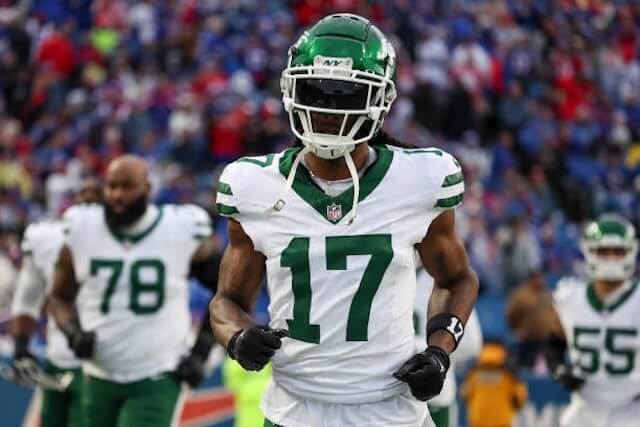 ORCHARD PARK, NEW YORK - DECEMBER 29: Davante Adams #17 of the New York Jets takes the field prior to a game against the Buffalo Bills at Highmark Stadium on December 29, 2024 in Orchard Park, New York. The Bills defeated the Jets 40-14. (Kara Durrette/Getty Images) Davante Adams, Rams