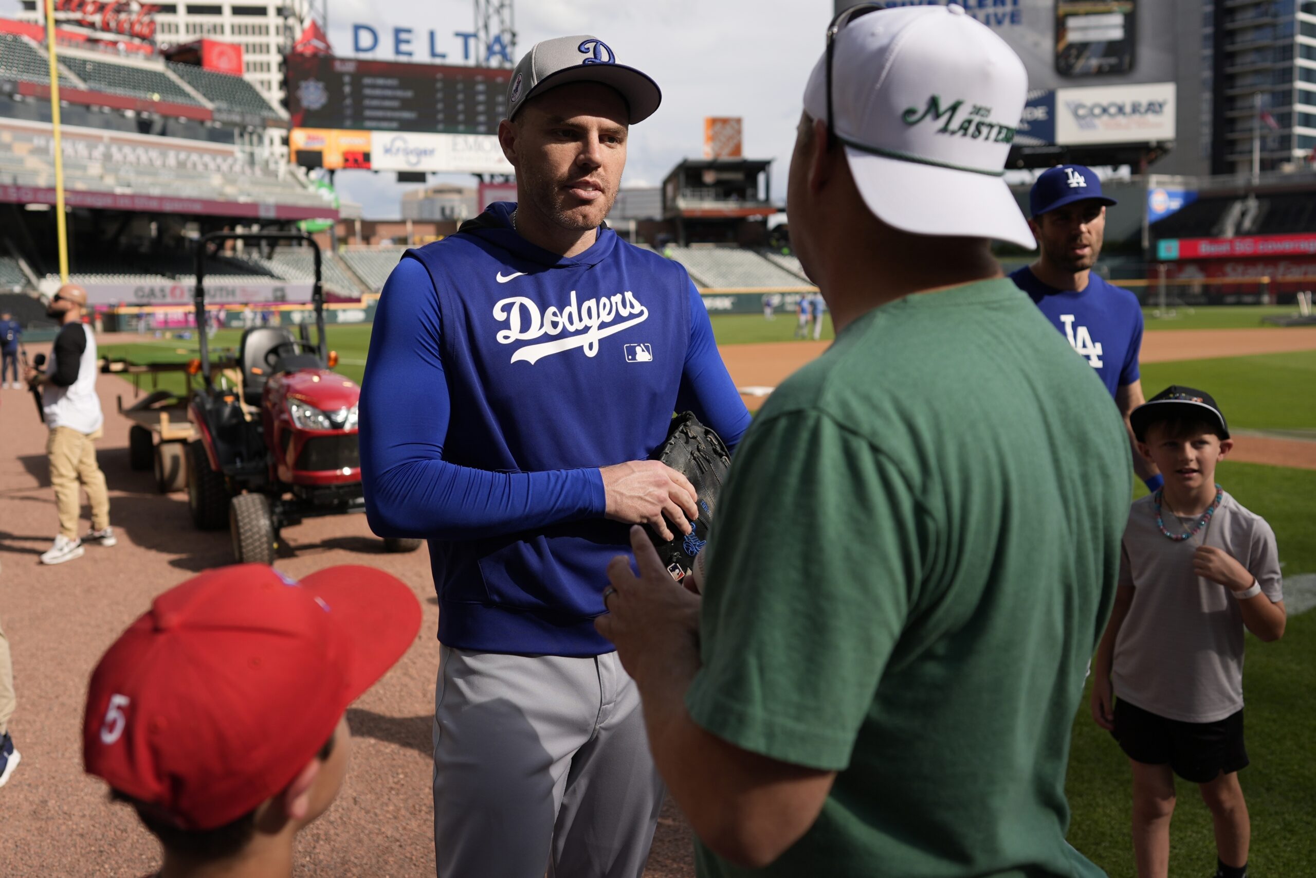Dodgers first baseman Freddie Freeman signs autographs before a baseball...