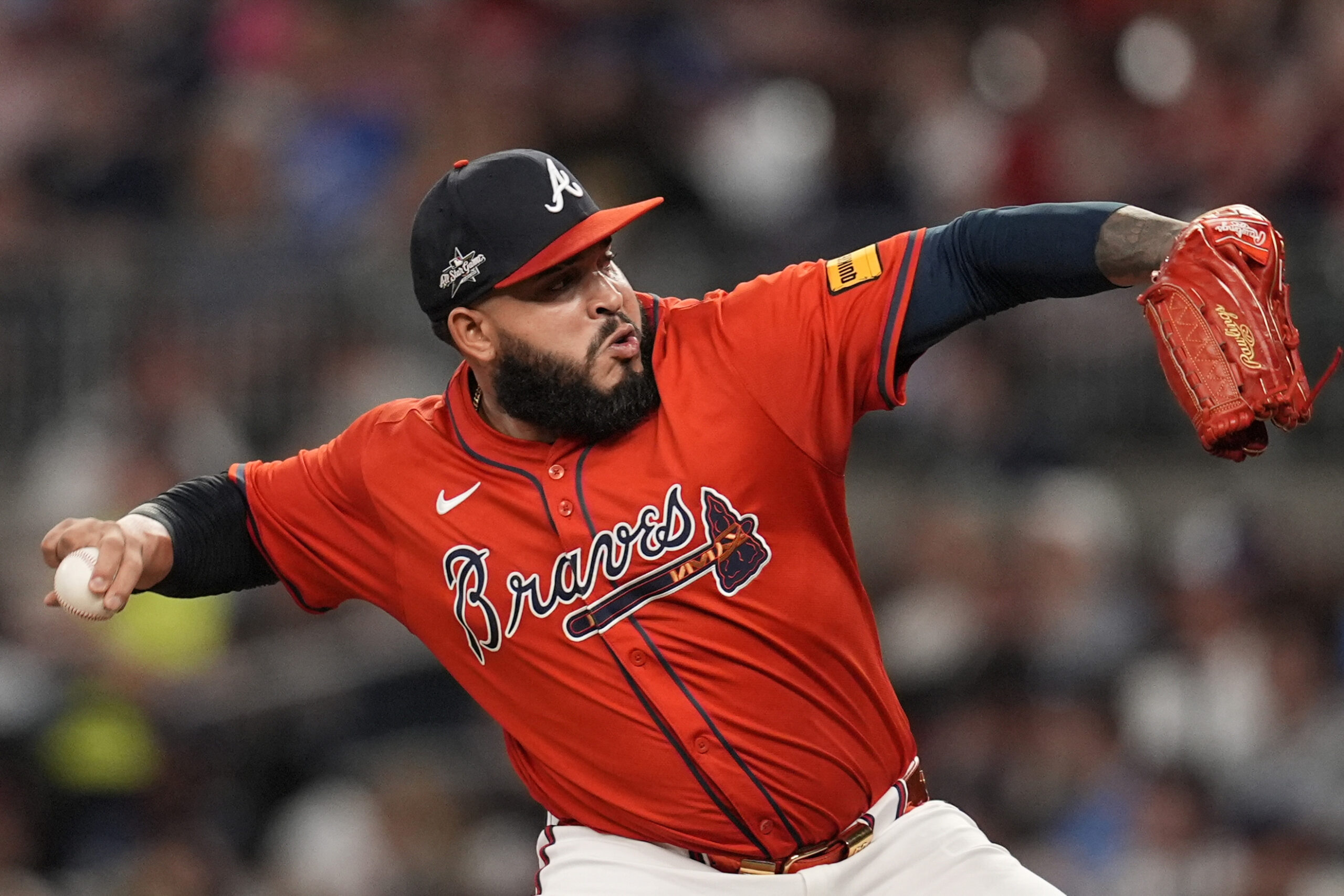 Atlanta Braves relief pitcher Daysbel Hernández throws to the plate...