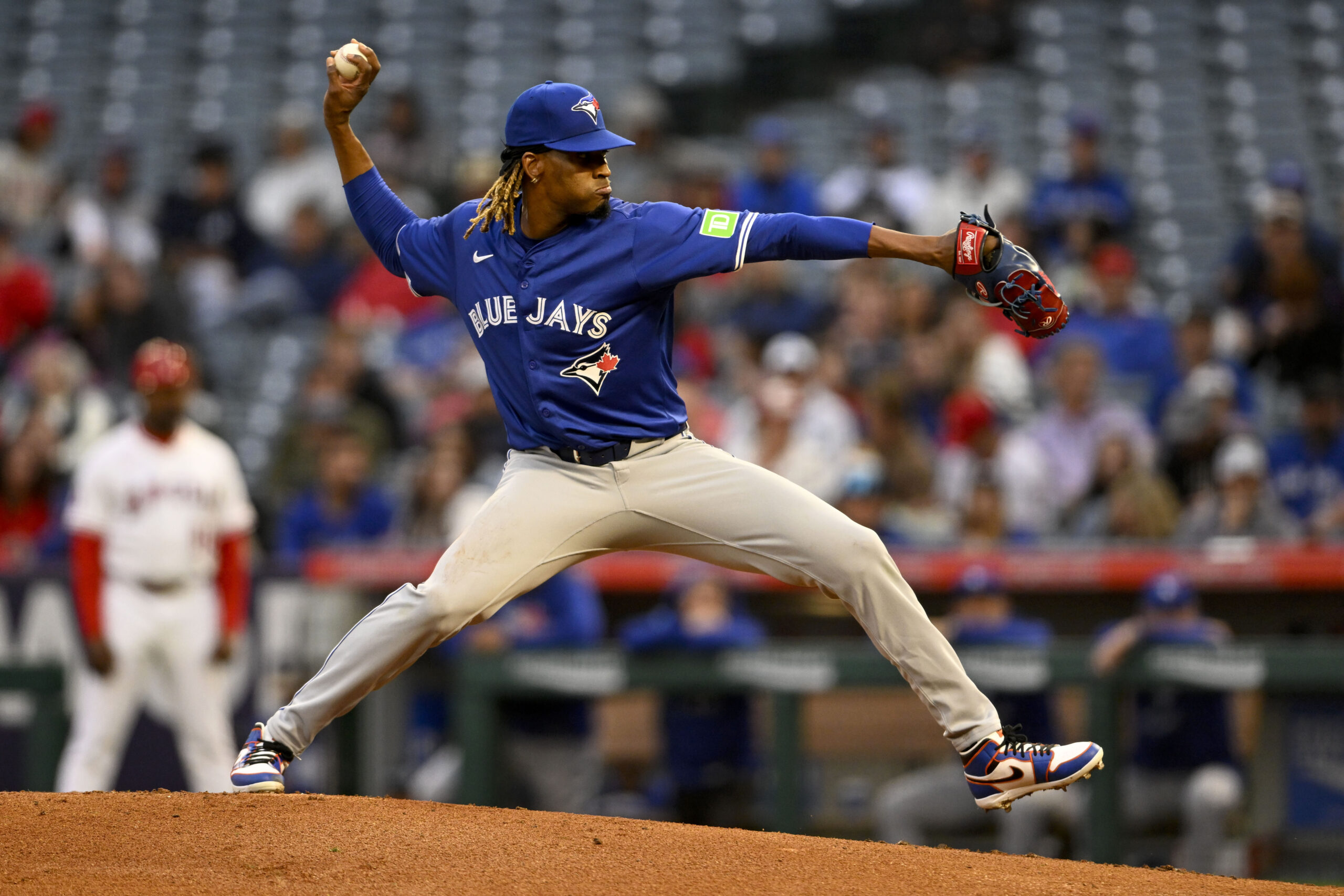 Toronto Blue Jays starting pitcher José Ureña throws to the...