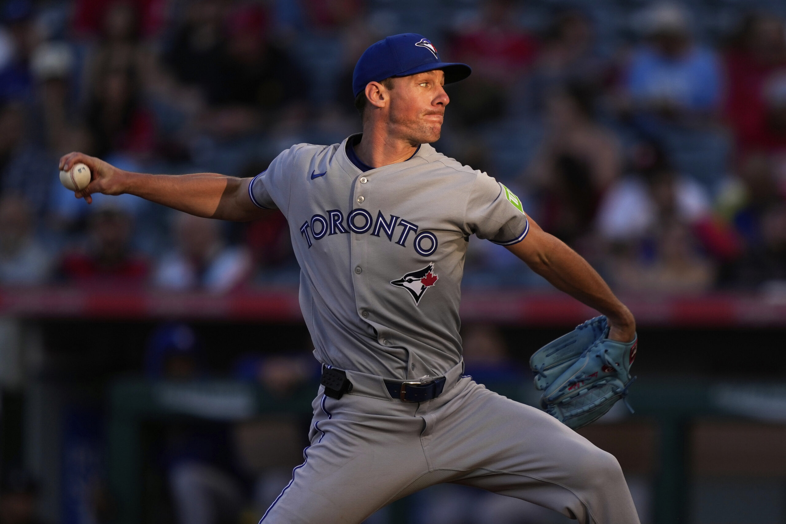 Toronto Blue Jays starting pitcher Chris Bassitt throws to the...