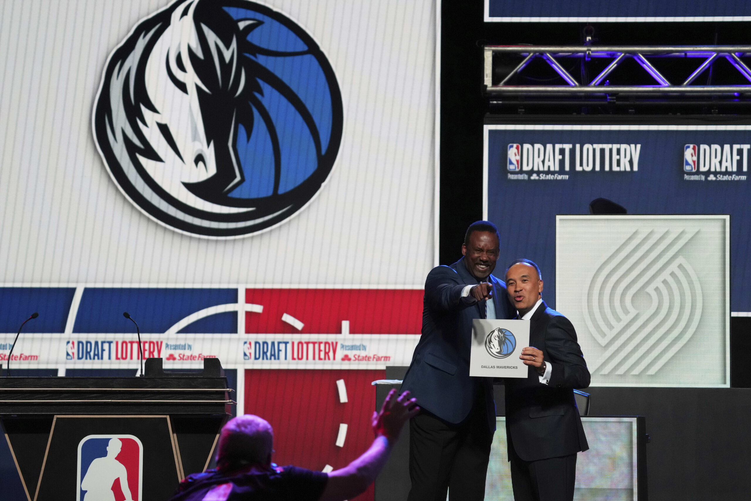 Former Dallas Mavericks player Rolando Blackman, left, and NBA deputy...