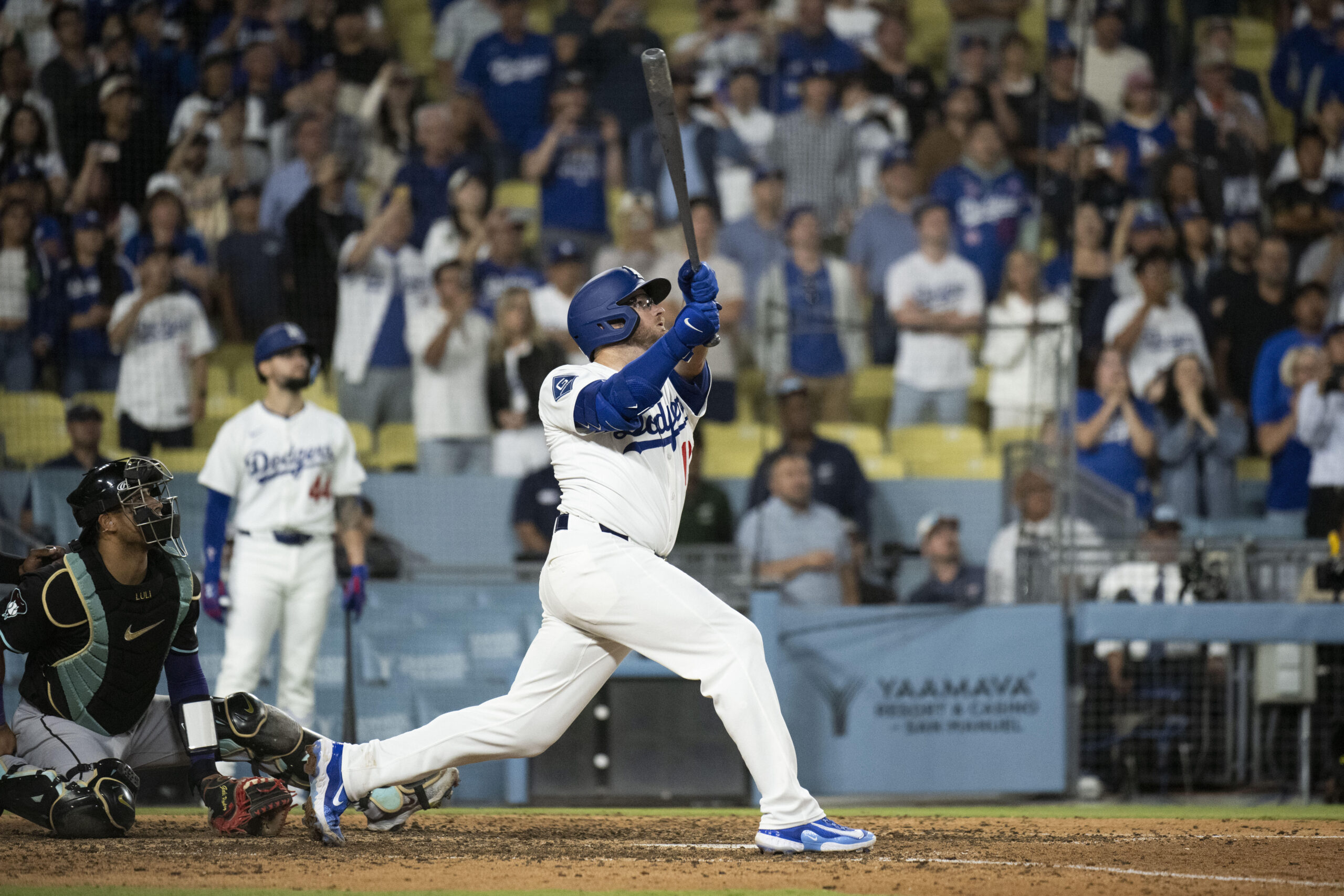 Dodgers’ Max Muncy hits a walk-off sacrifice fly during the...