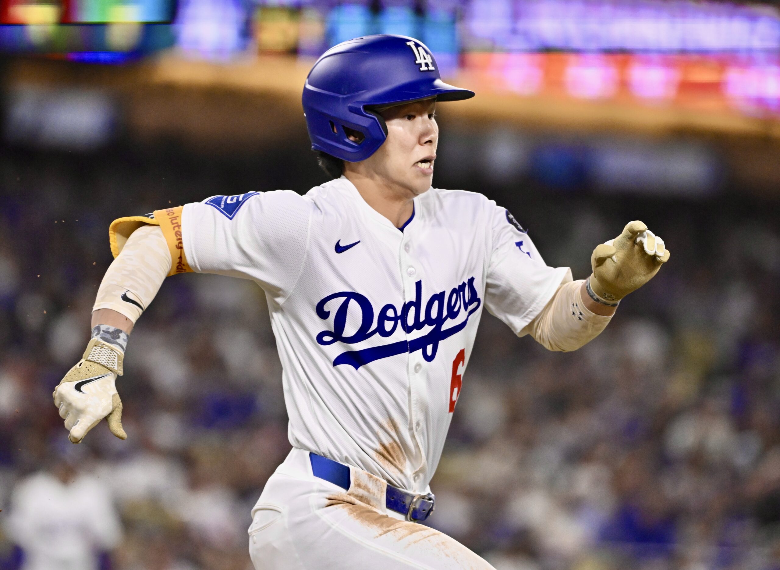 Hyeseong Kim #6 of the Los Angeles Dodgers singles against...