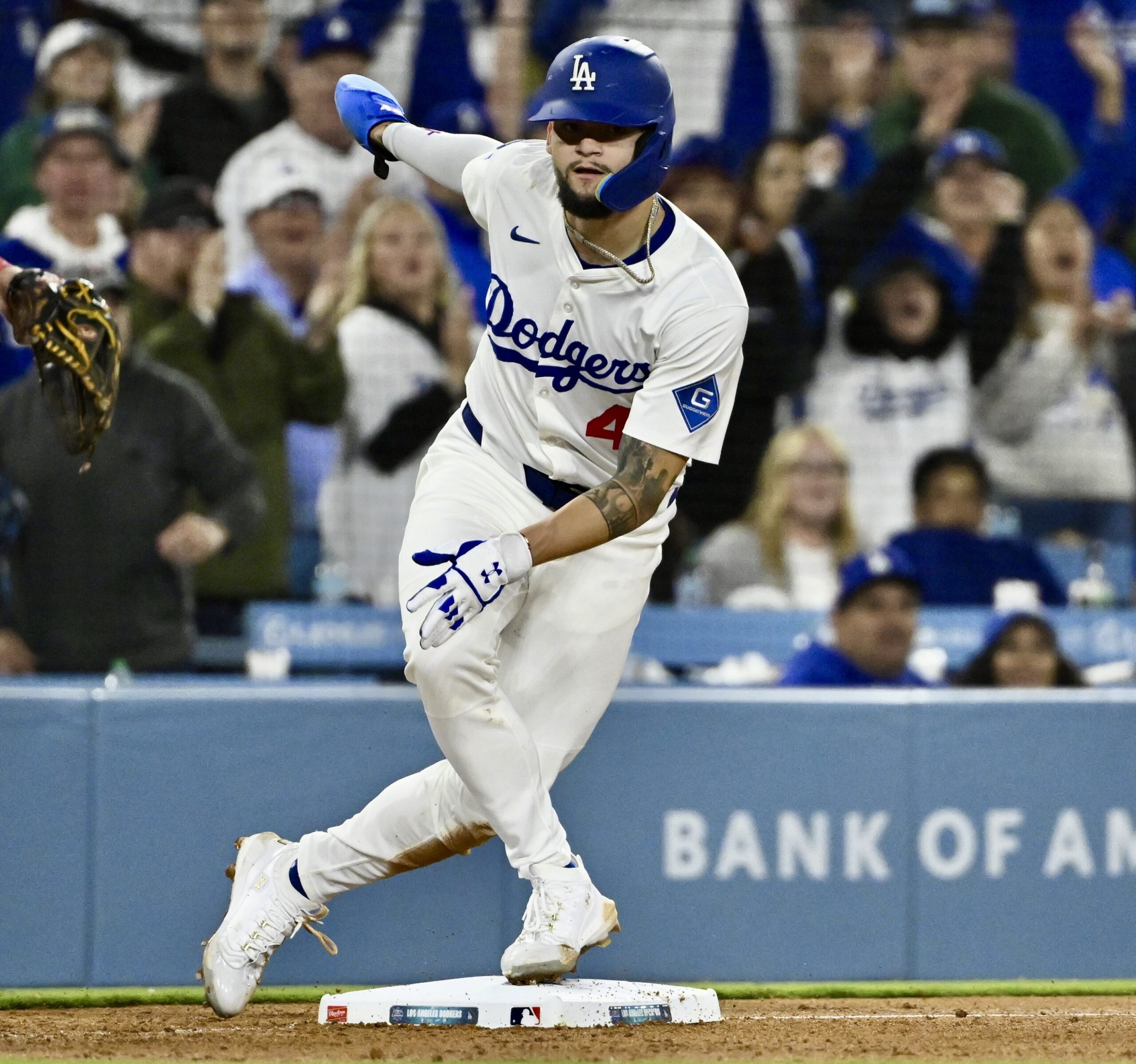 Andy Pages #44 of the Dodgers moves to third base...
