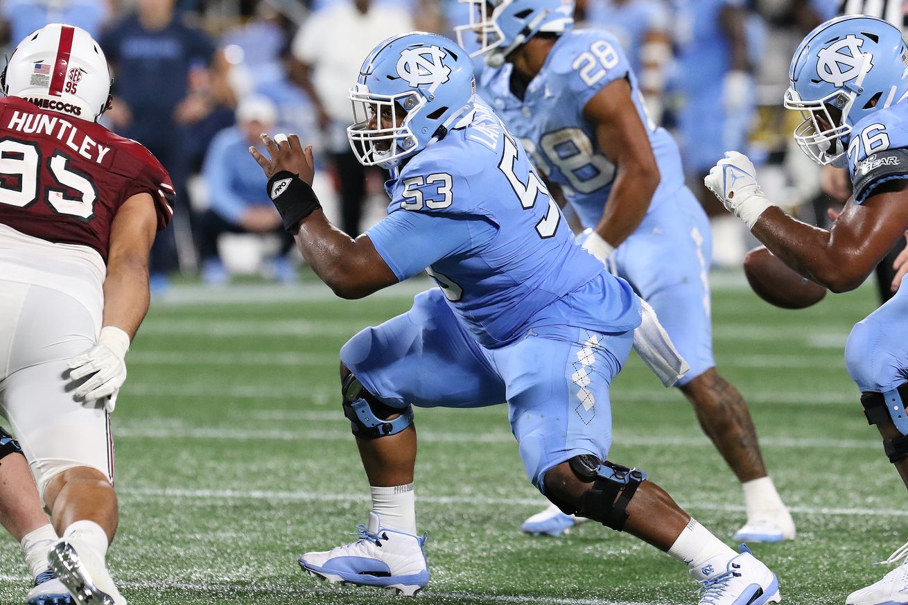 COLLEGE FOOTBALL: SEP 02 Duke’s Mayo Classic - North Carolina vs South Carolina