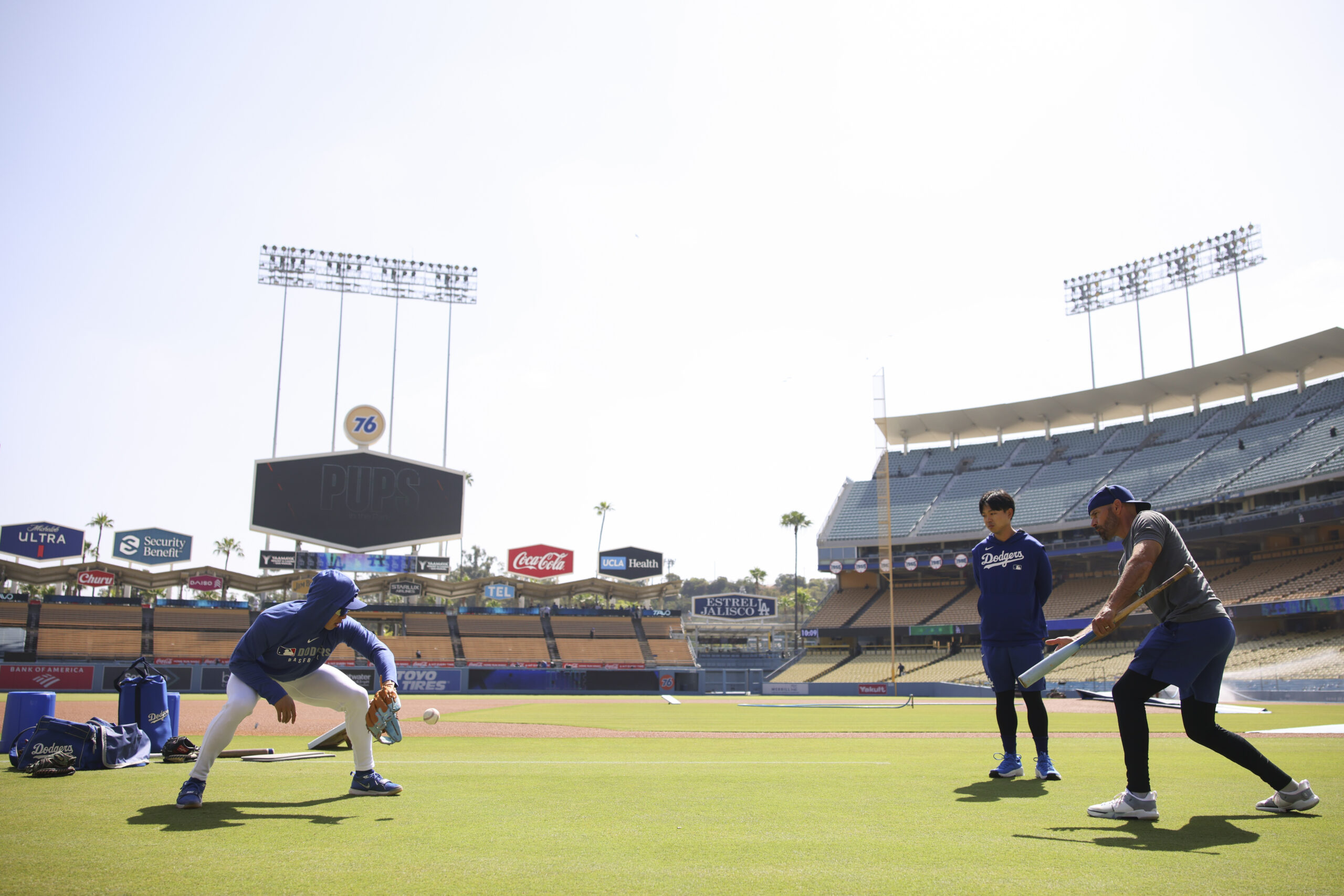 Dodgers’ Hyeseong Kim fields the ball before a baseball game...