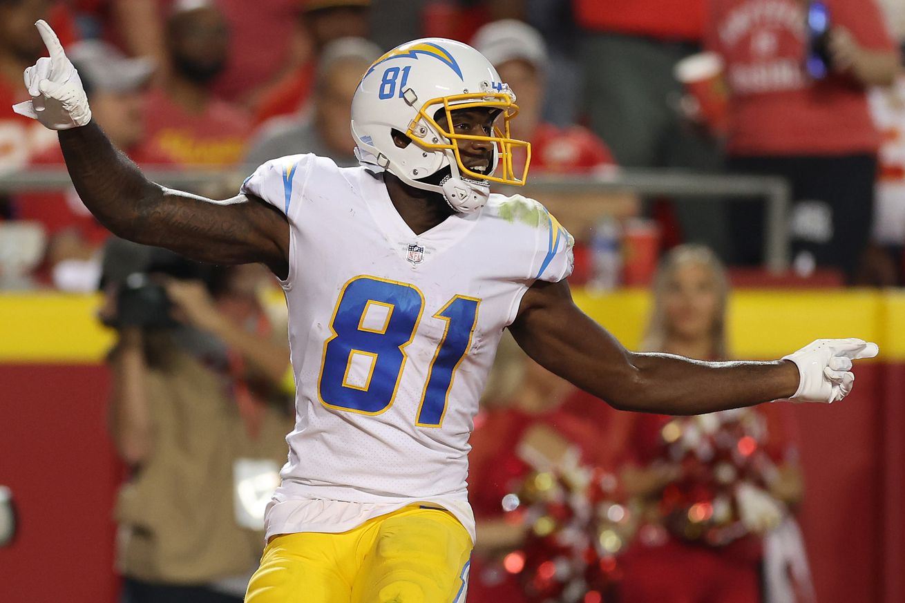 Los Angeles Chargers v Kansas City Chiefs