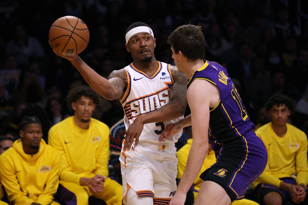 Phoenix Suns v Los Angeles Lakers