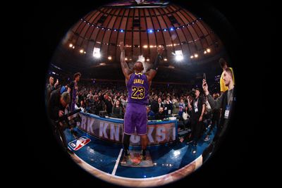Los Angeles Lakers v New York Knicks