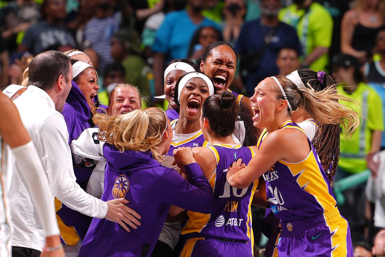 Los Angeles Sparks v New York Liberty
