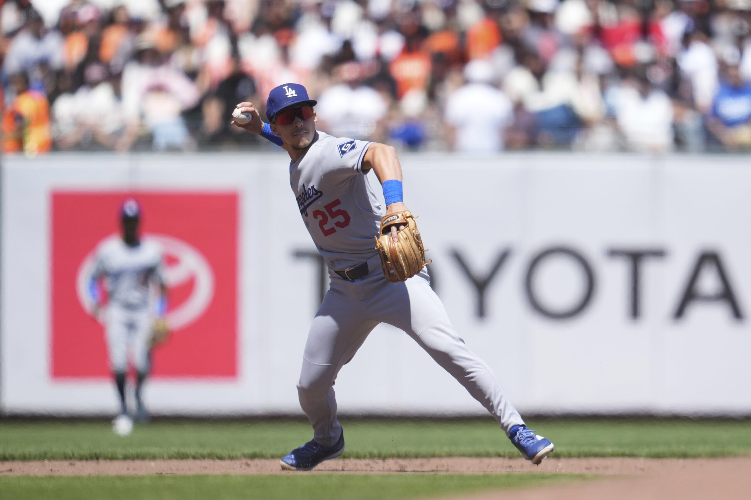 Dodgers third baseman Tommy Edman (25) throws out San Francisco...