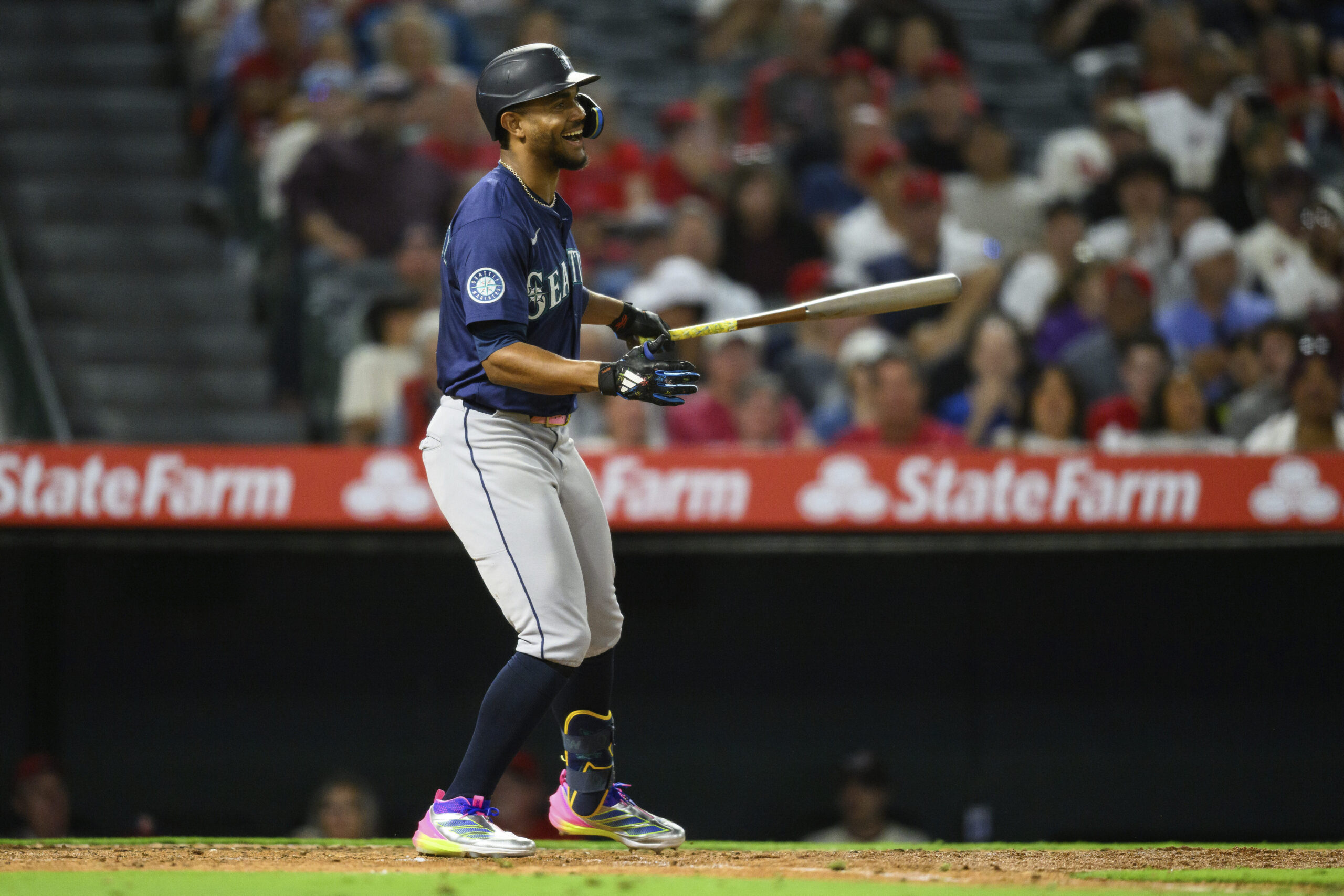 Seattle Mariners Julio Rodríguez reacts after hitting a foul ball...