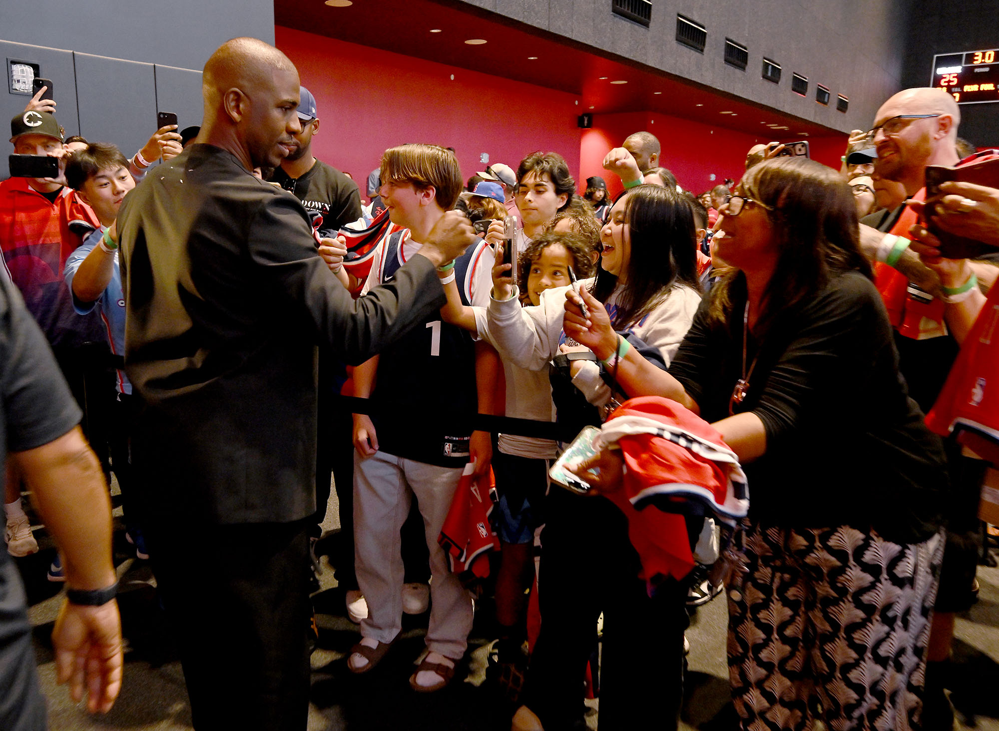 Clippers guard Chris Paul signs autographs after being welcomed back...