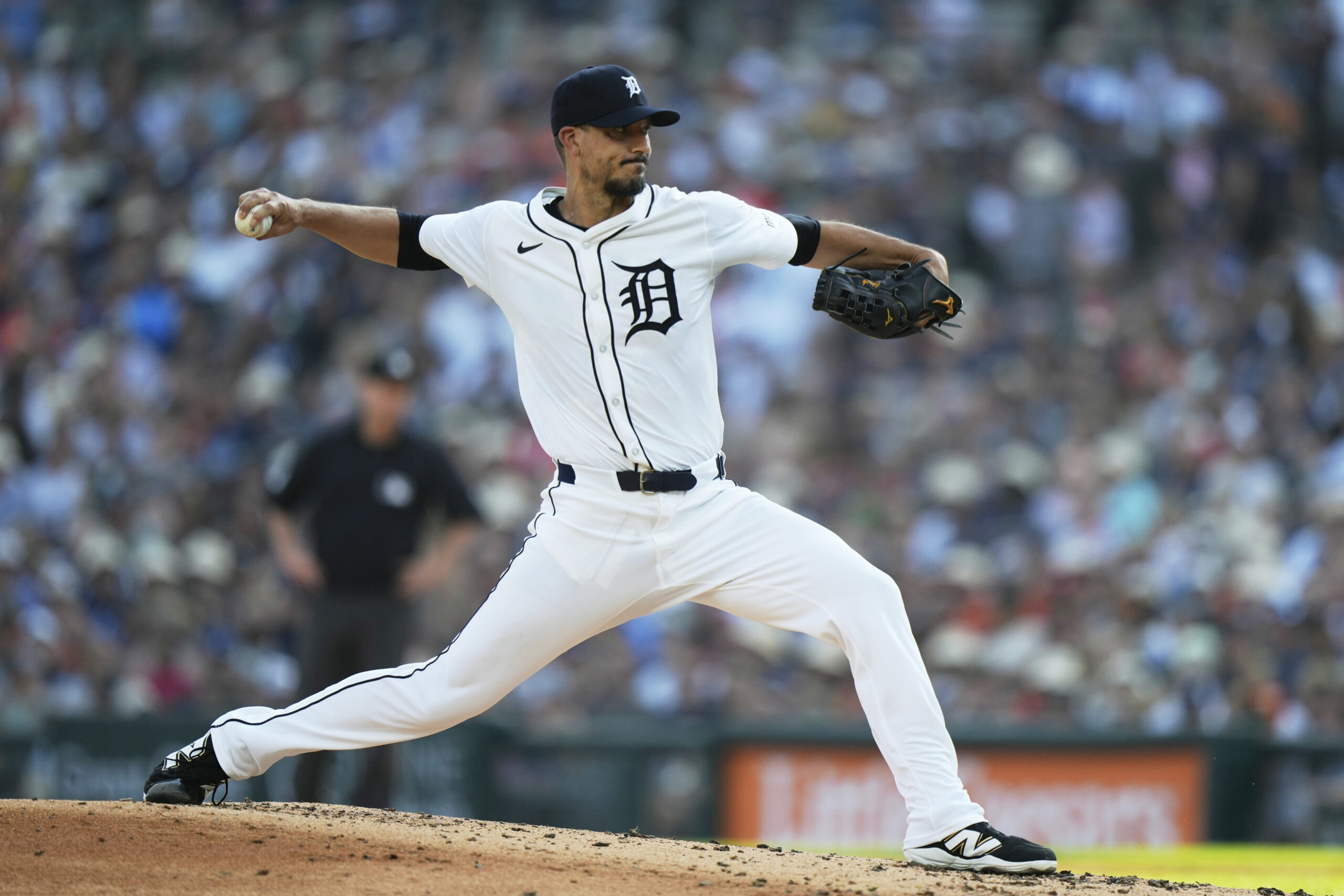 Detroit Tigers starting pitcher Charlie Morton throws during the second...