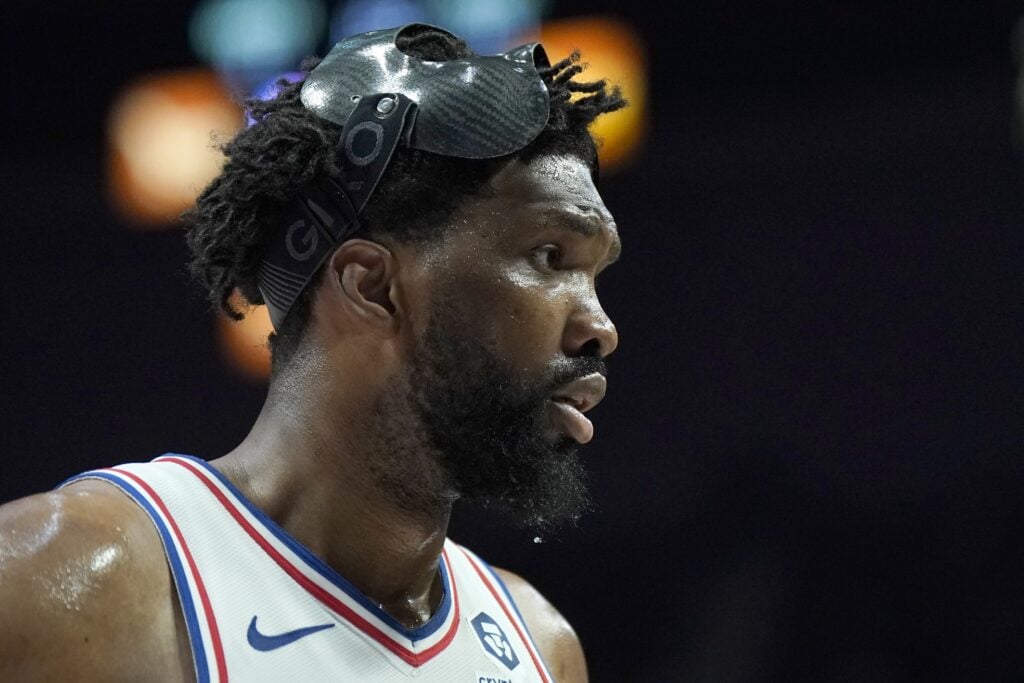 Philadelphia 76ers center Joel Embiid (21)