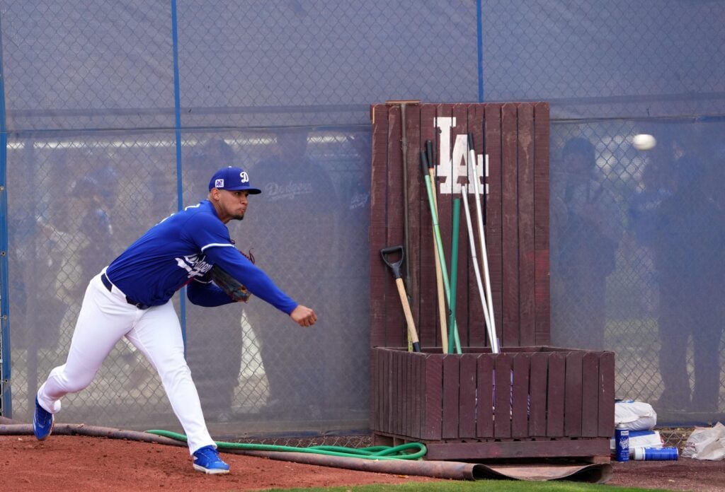 Dodgers recall reliever Edgardo Henriquez