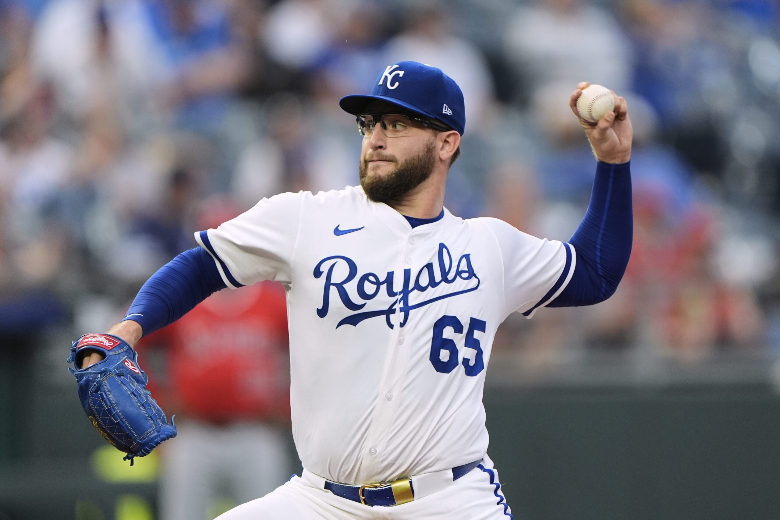 Kansas City Royals starting pitcher Noah Cameron throws to the...