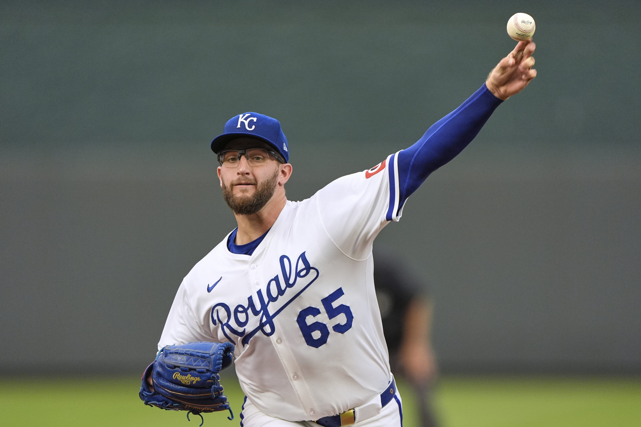 Kansas City Royals starting pitcher Noah Cameron throws during the...