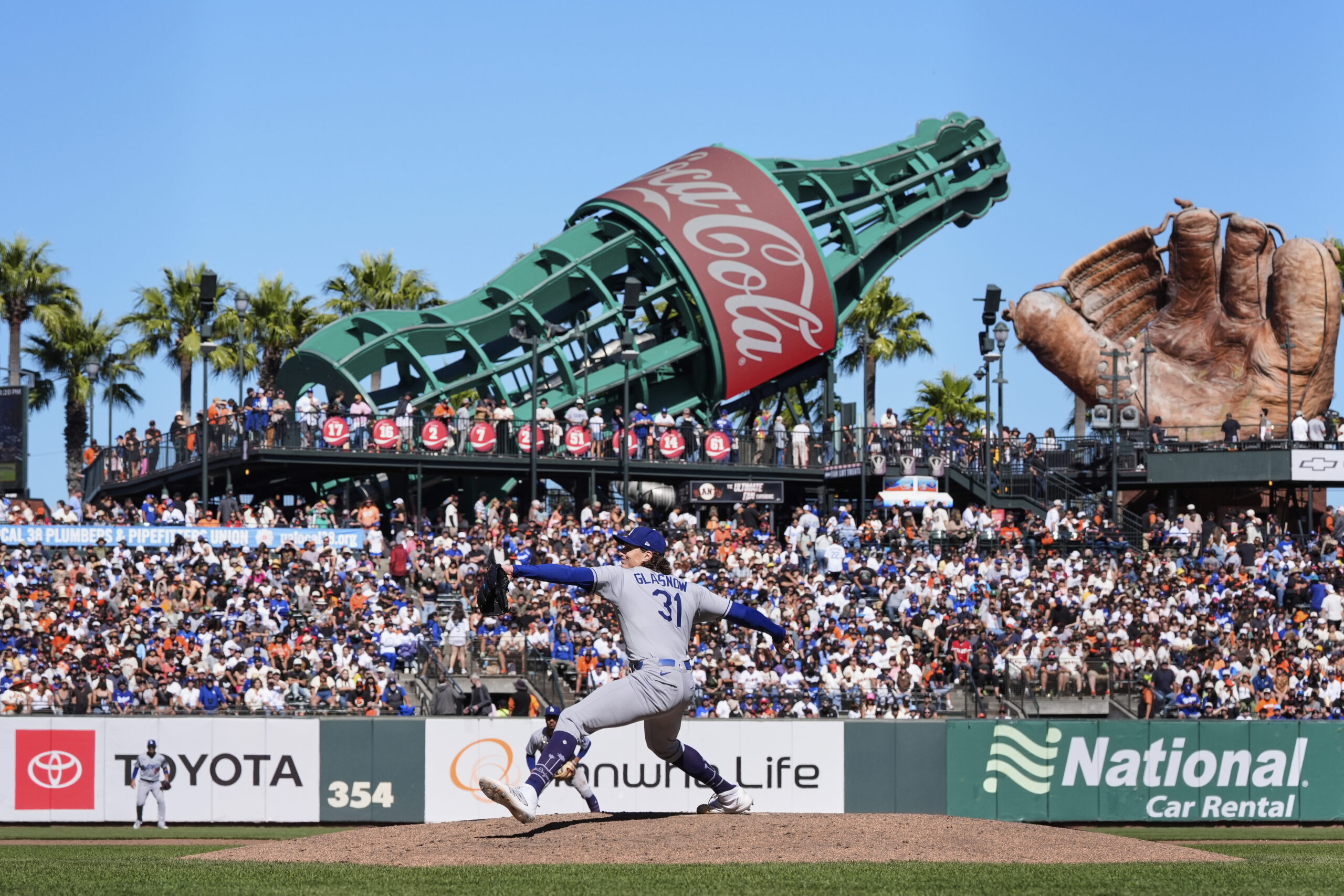 Dodgers’ Tyler Glasnow (31) pitches to a San Francisco Giants...