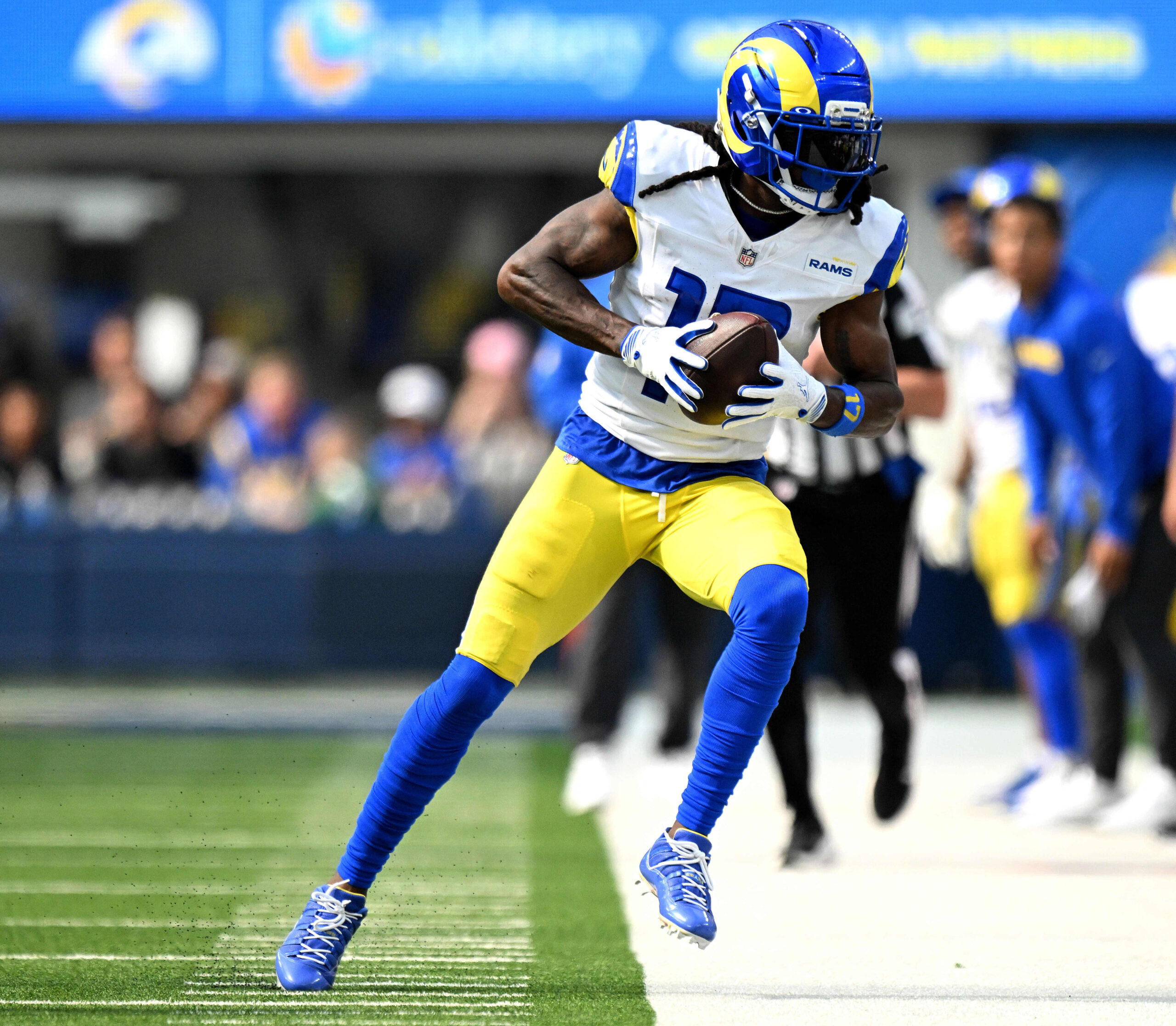 Rams wide receiver Davante Adams tip toes down the sidelines...
