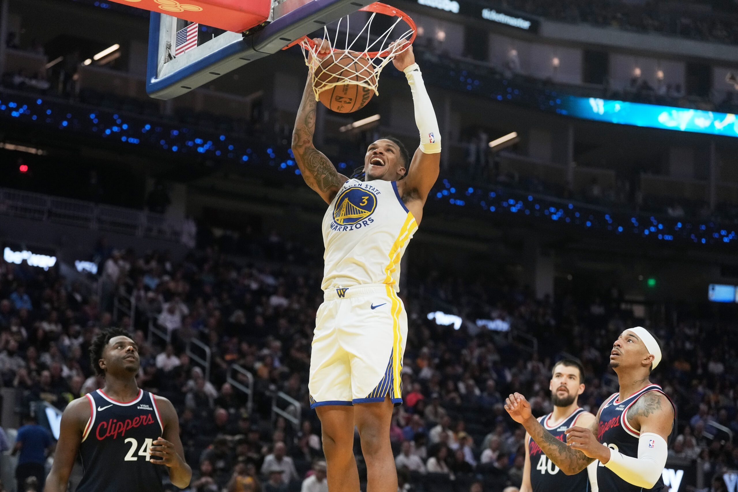 Golden State Warriors guard Will Richard dunks during the first...