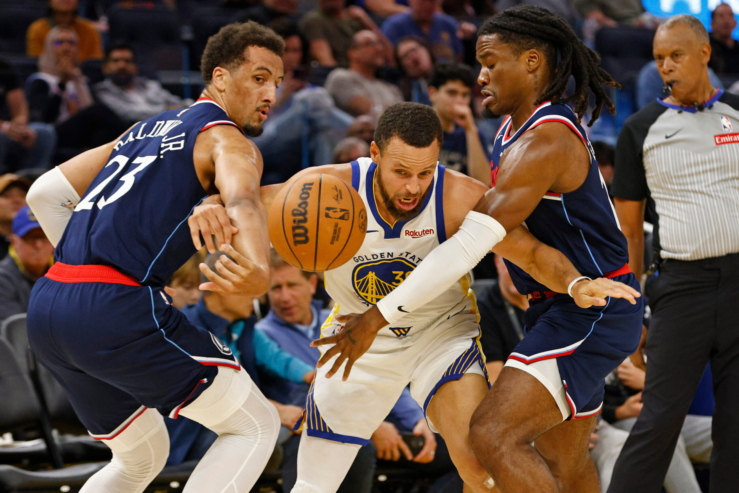 Golden State Warriors guard Steph Curry (30) drives through a...