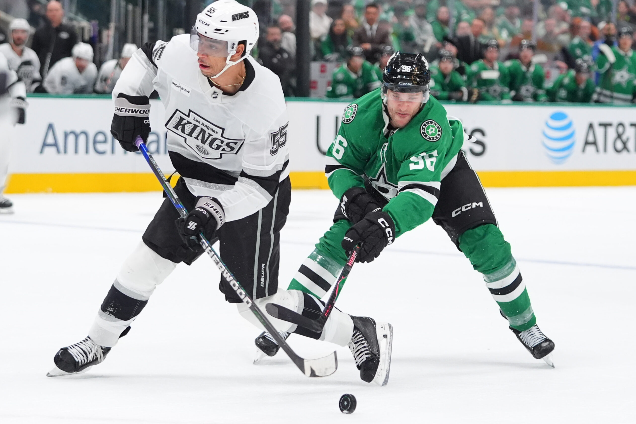 Dallas Stars right wing Mikko Rantanen (96) reaches for the...