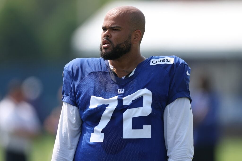 Giants Trade Jermaine Eluemunor