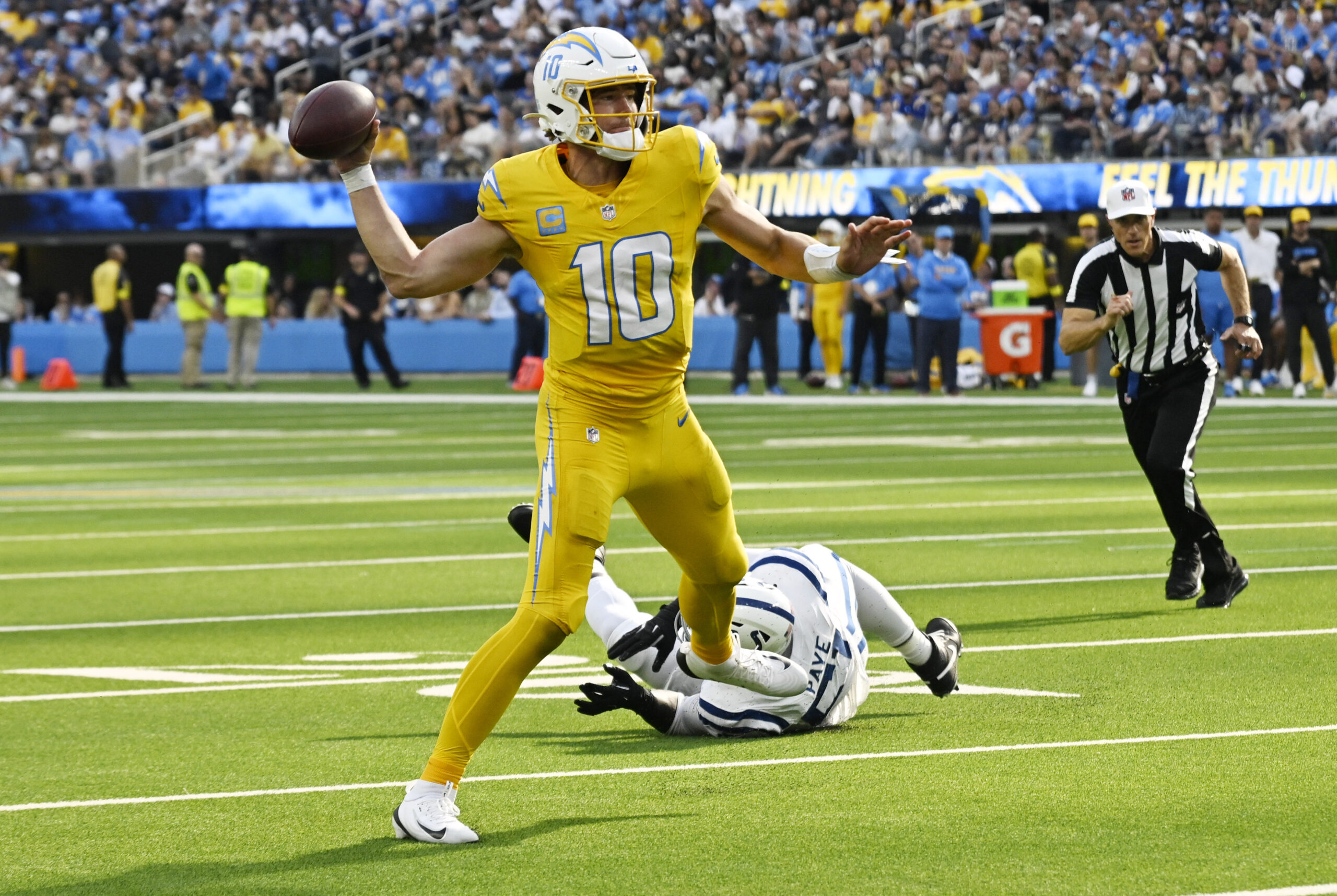 Quarterback Justin Herbert #10 of the Chargers passes to wide...