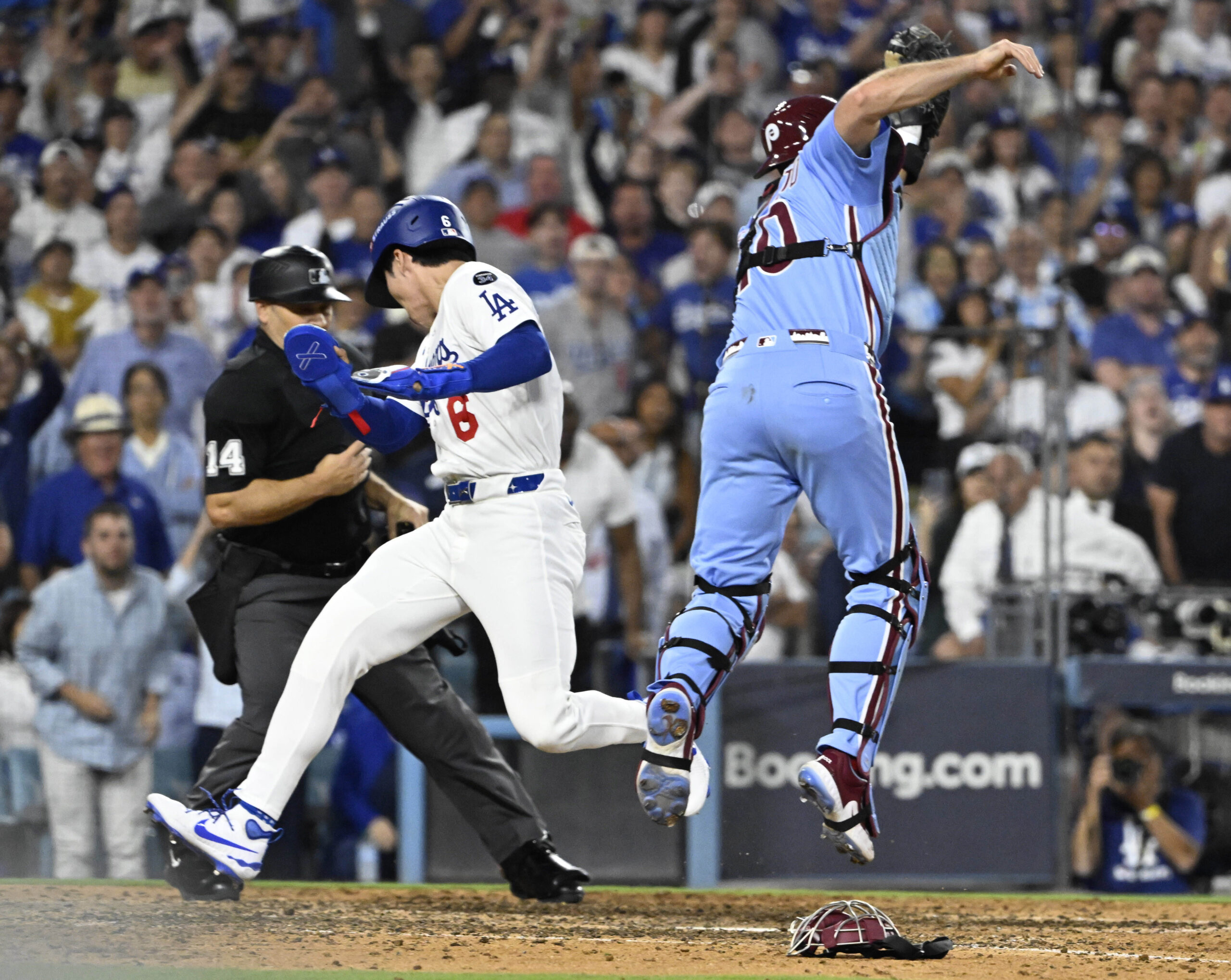 The Dodgers’ Hyeseong Kim, left, scores the winning run as...