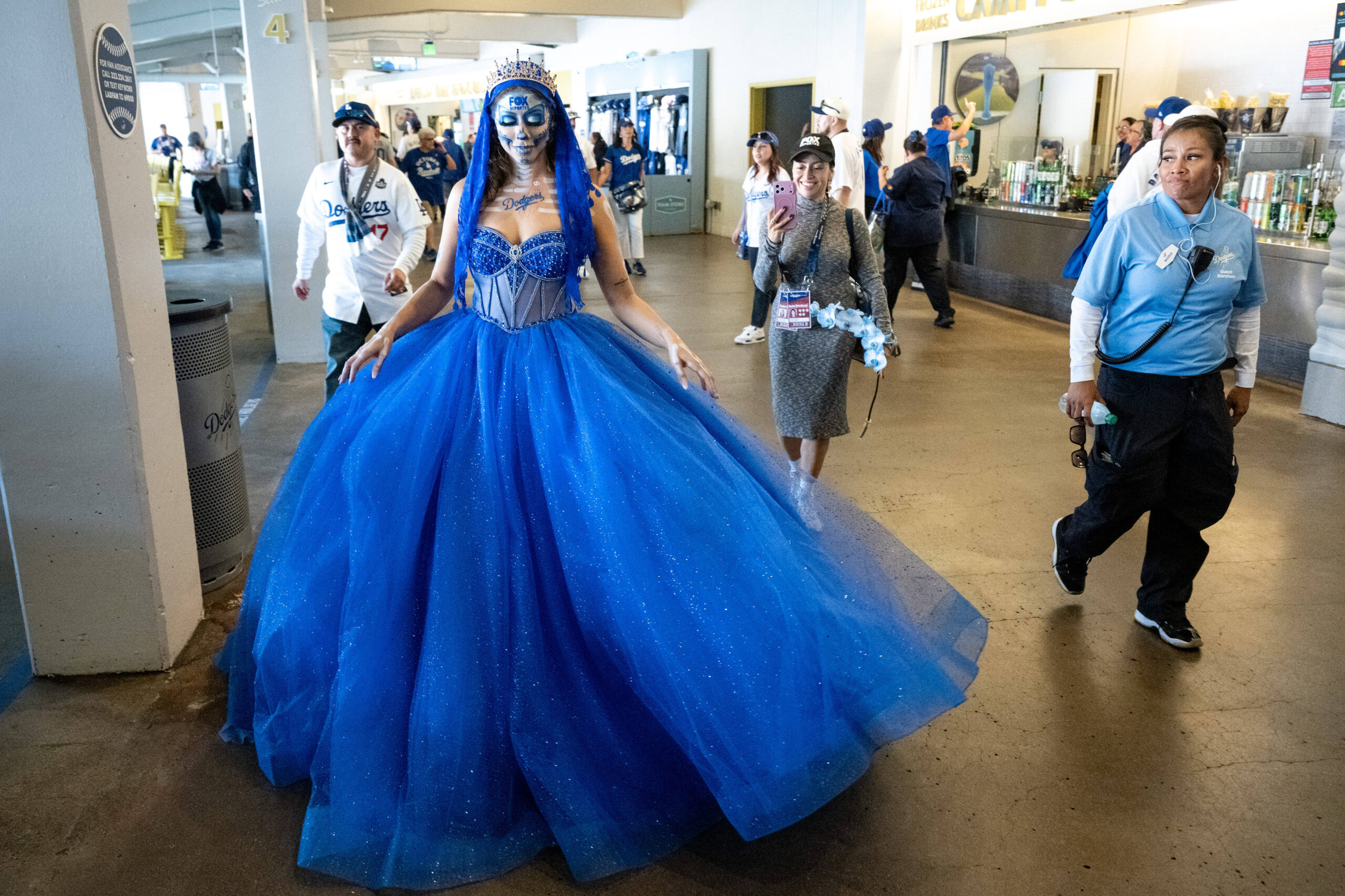 Lacatrina Andante came dressed in Dodger Blue for Game 3...