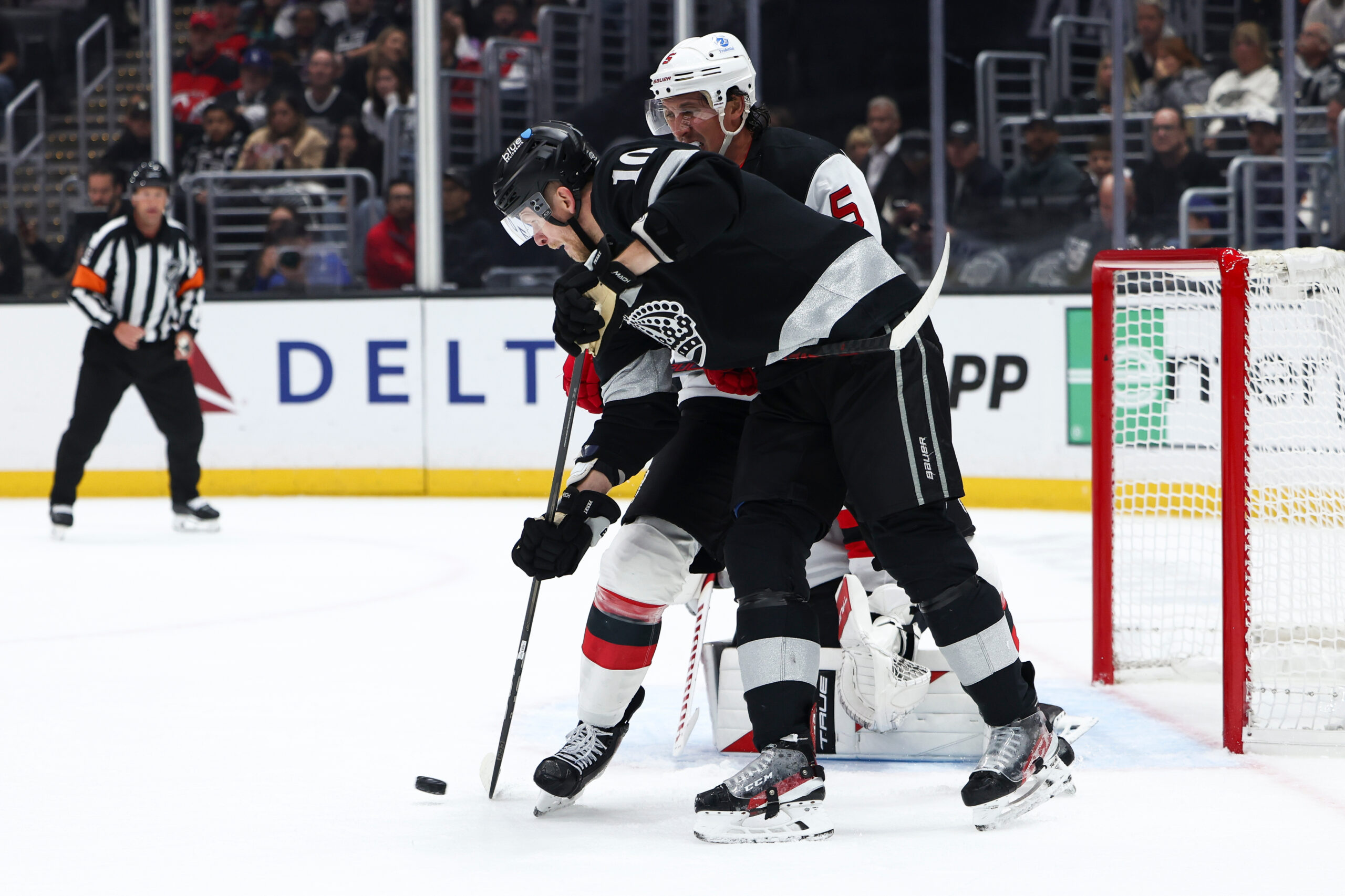 Kings right wing Corey Perry (10) handles the puck against...