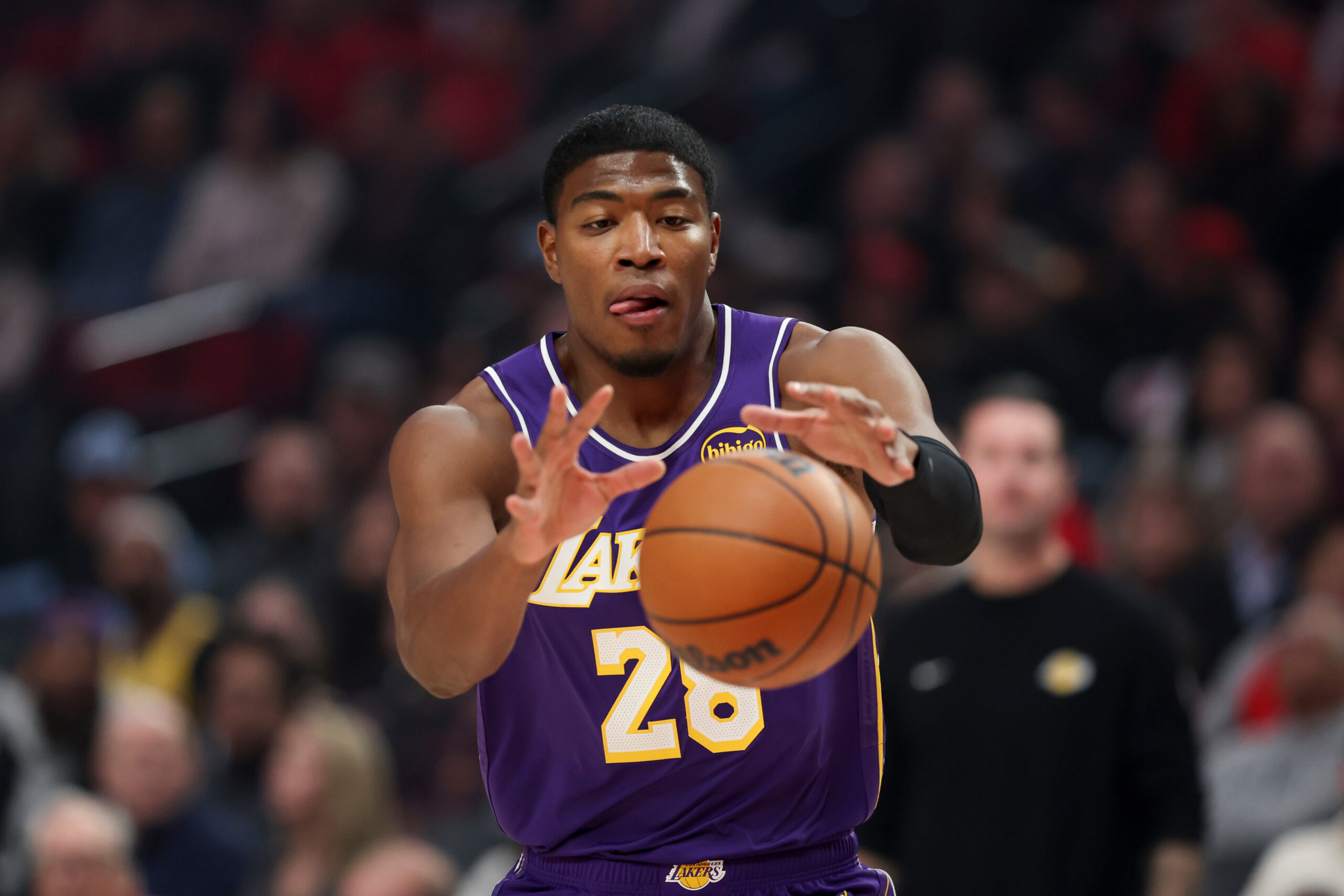 Lakers forward Rui Hachimura catches a pass during the first...