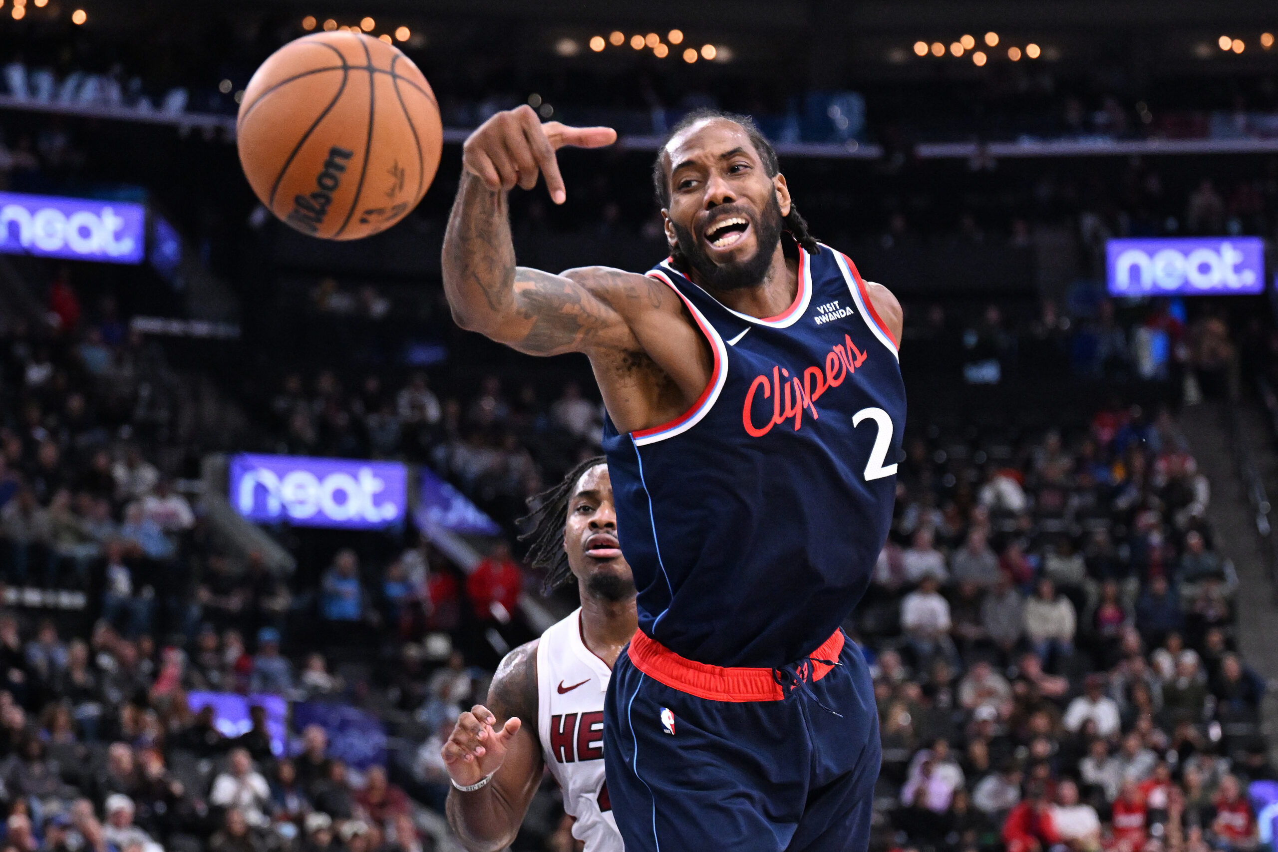 Clippers forward Kawhi Leonard can’t catch the ball on an...