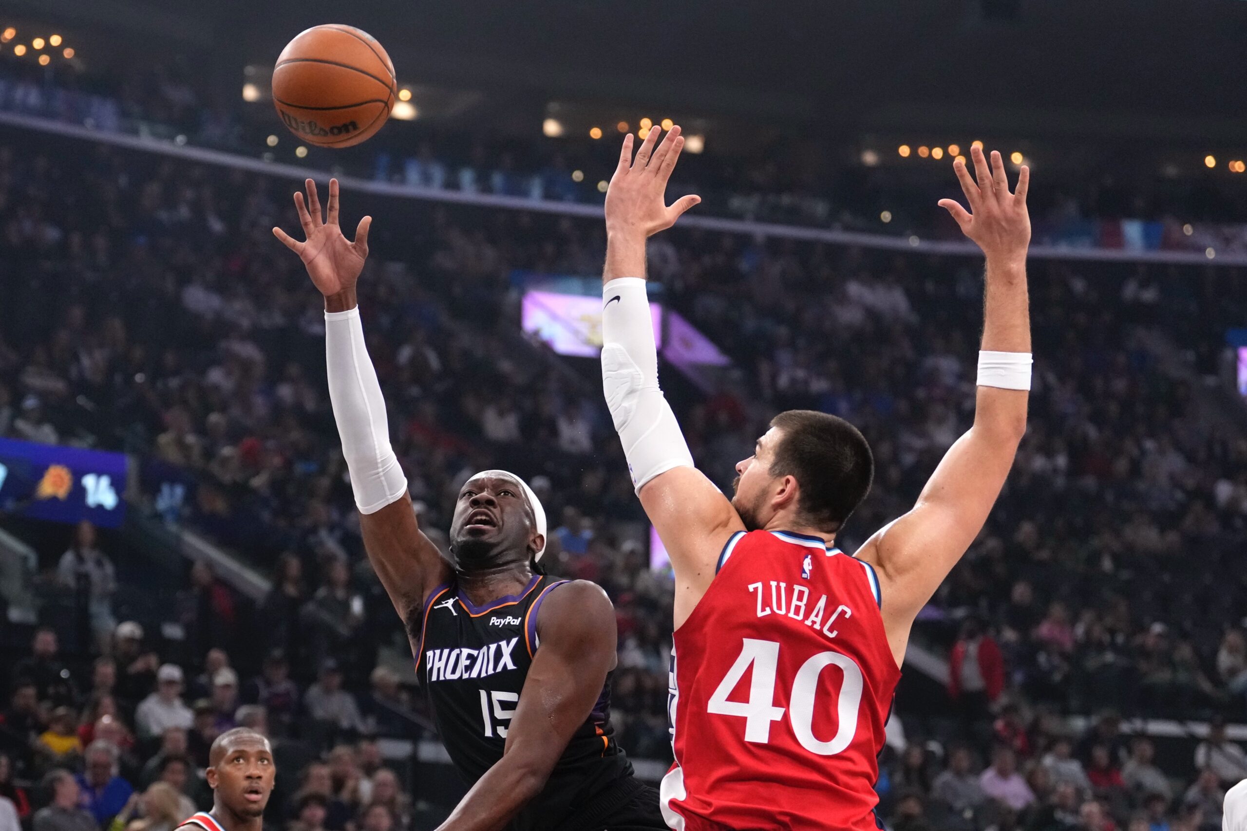 Phoenix Suns center Mark Williams, left, shoots as Clippers center...