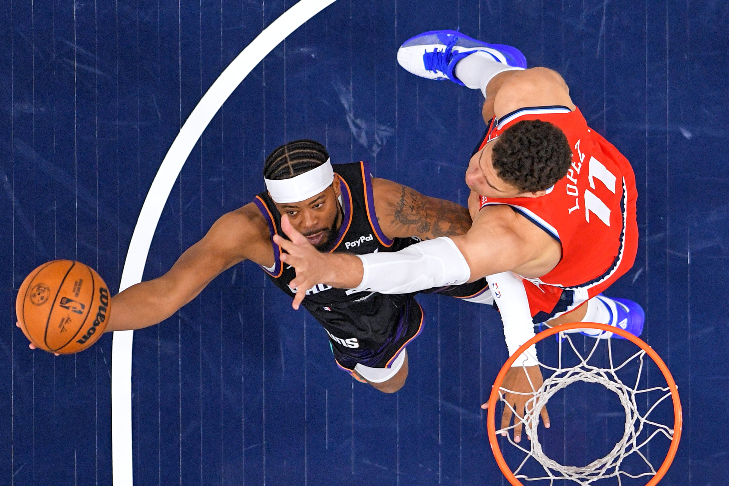 Phoenix Suns guard Jordan Goodwin, elf, shoots as Clippers center...