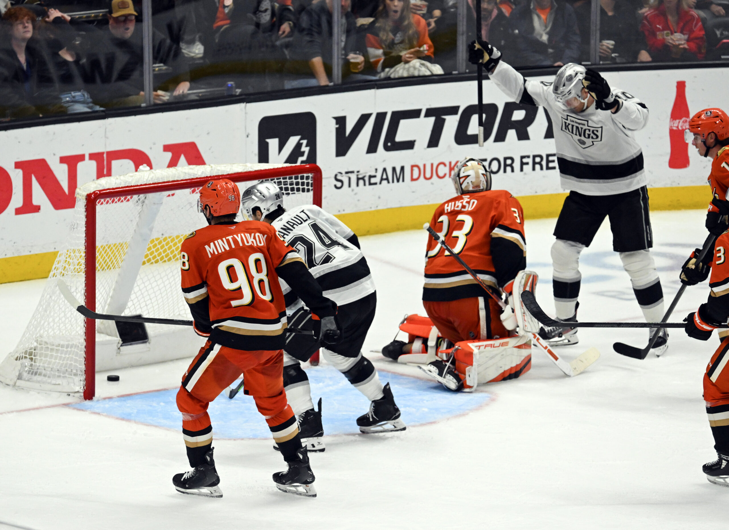 The Kings’ Corey Perry (10) celebrates in front of Ducks...